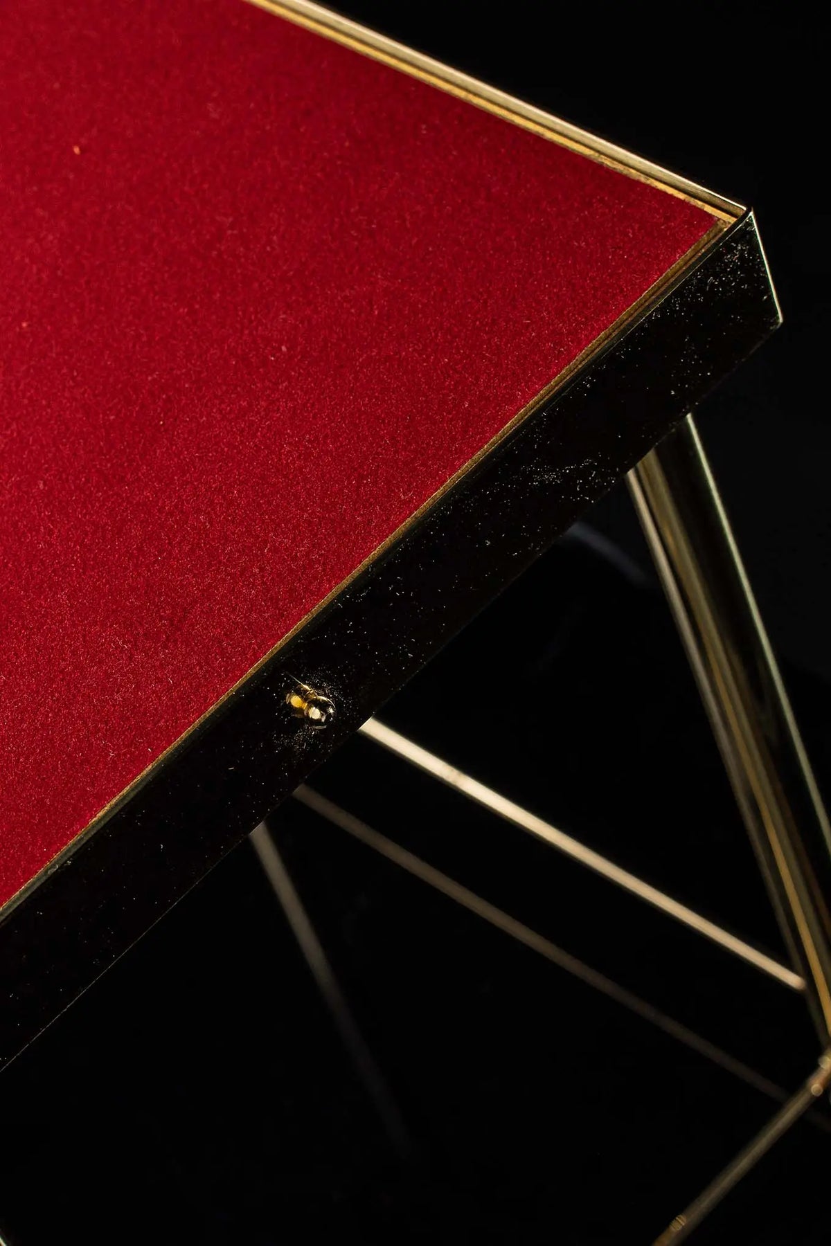Bañado en oro trono para custodia con motivo de Cristo, detalle de la parte superior
