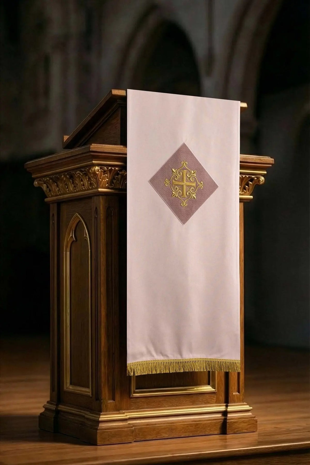 Paño de atril para Gaudete y Laetare, en rosa, con cruz bordada, vista frontal
