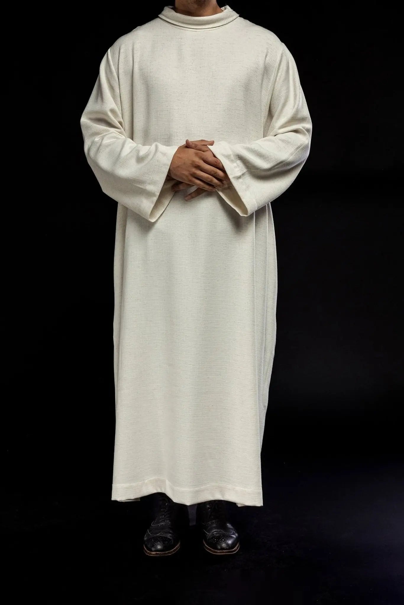 Alba de lino para sacerdote en tela de tejido natural