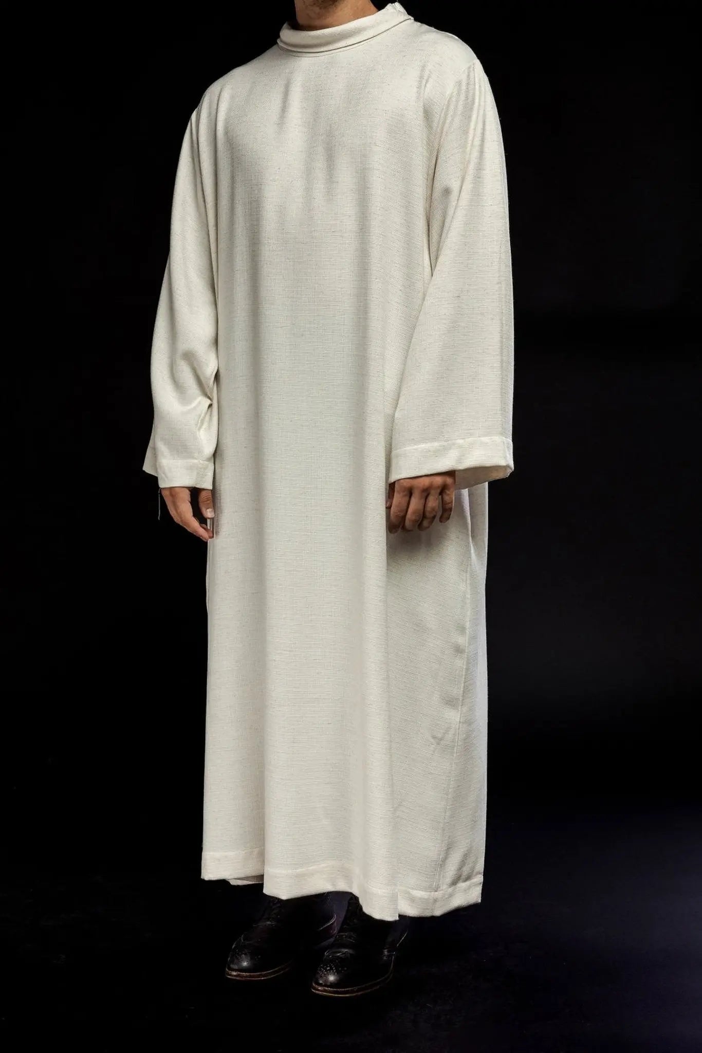 Alba de lino para sacerdote en tela de tejido natural