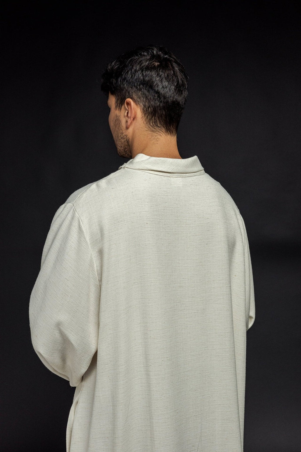 Lniana alba kapłańska z tkaniny o naturalnym splocie