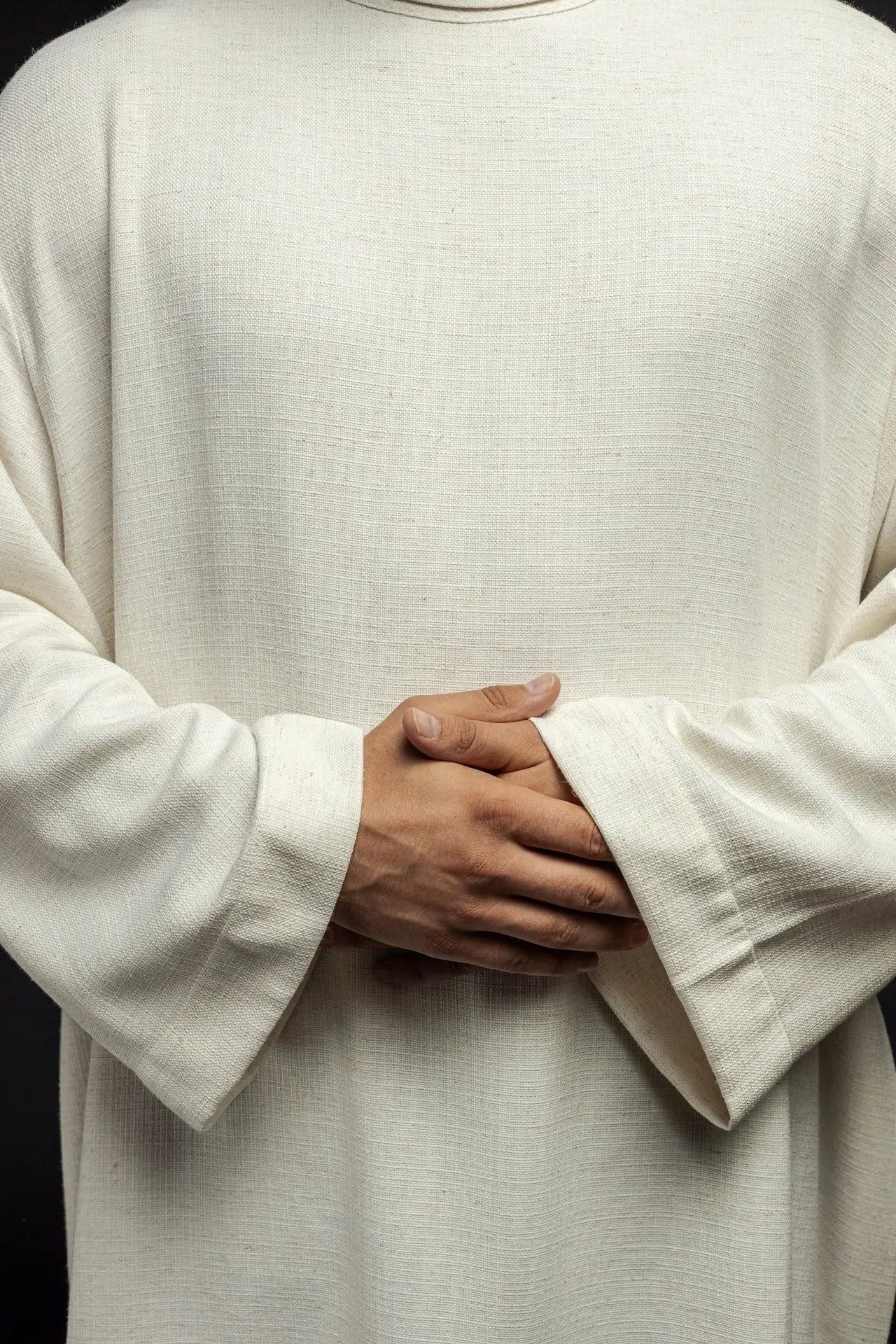 Alba de lino para sacerdote en tela de tejido natural