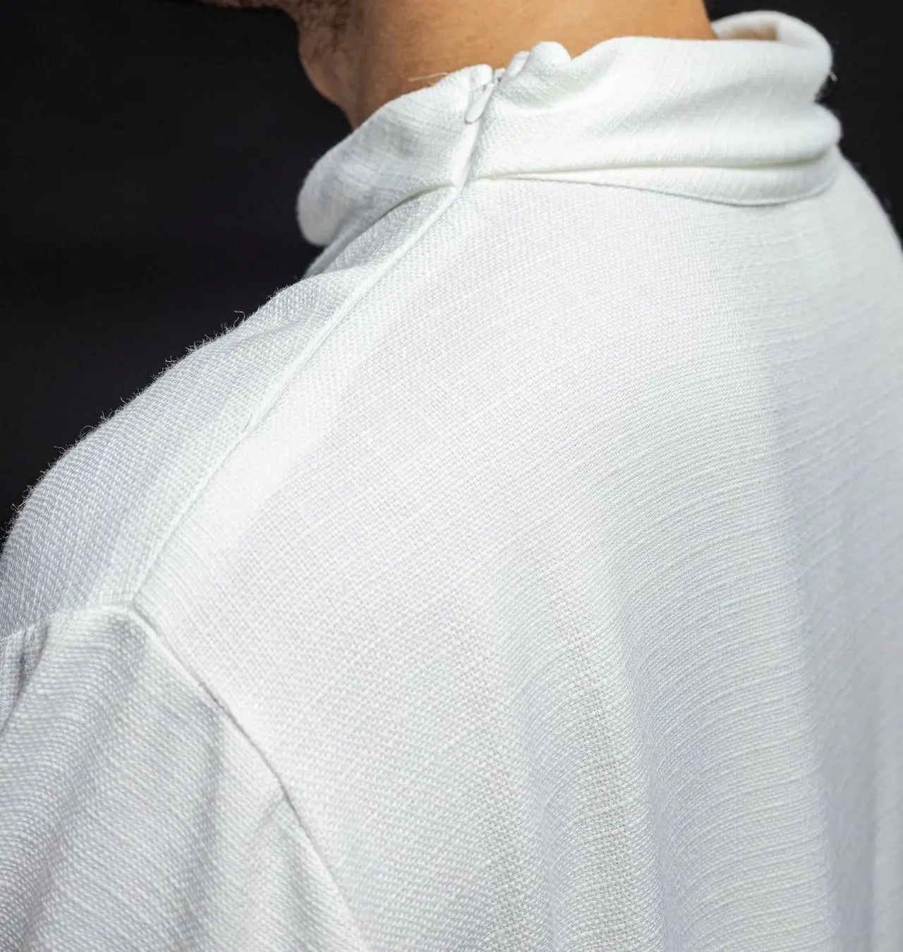 Alba de lino para sacerdote en tela de tejido natural blanca