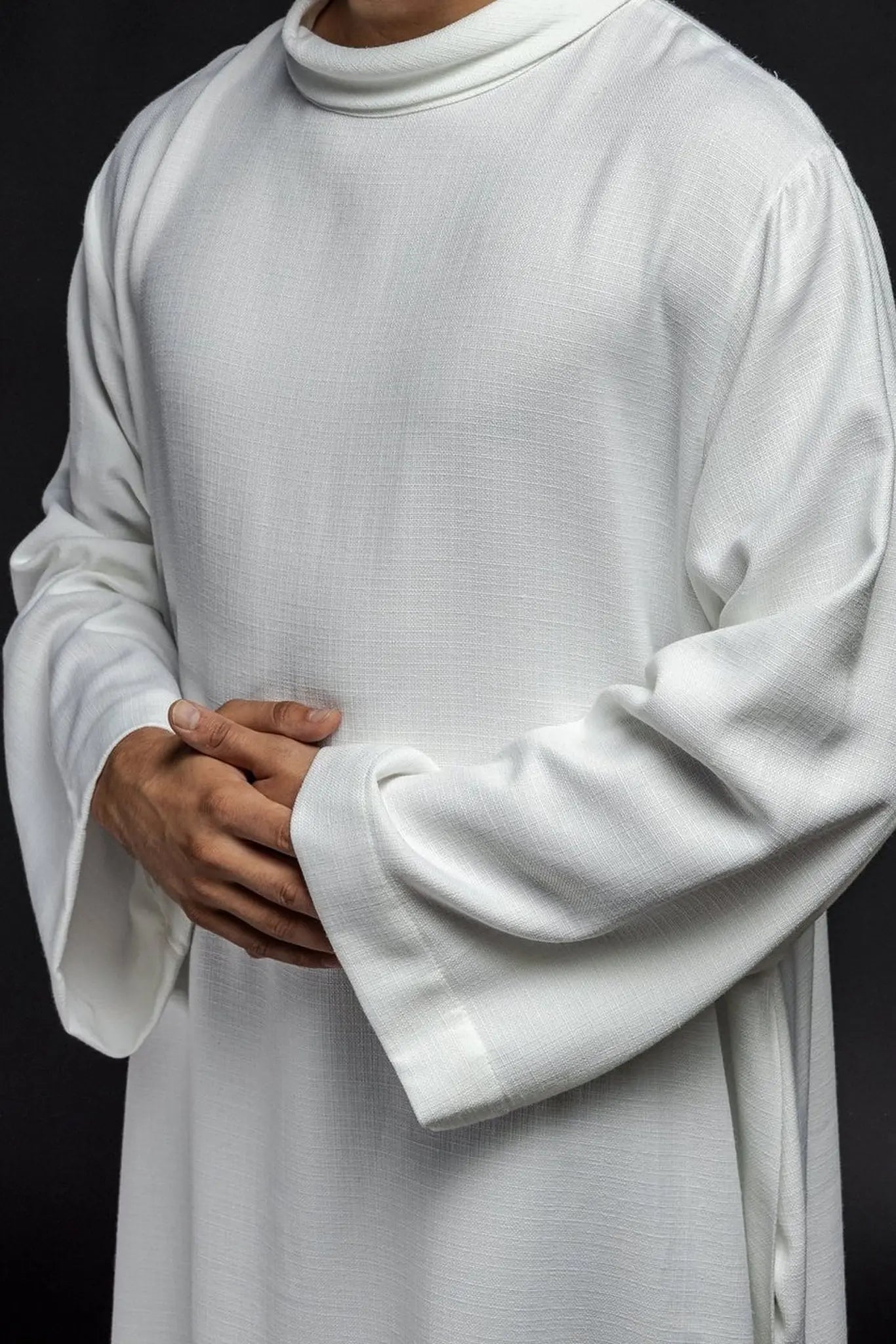 Alba de lino para sacerdote en tela de tejido natural blanca
