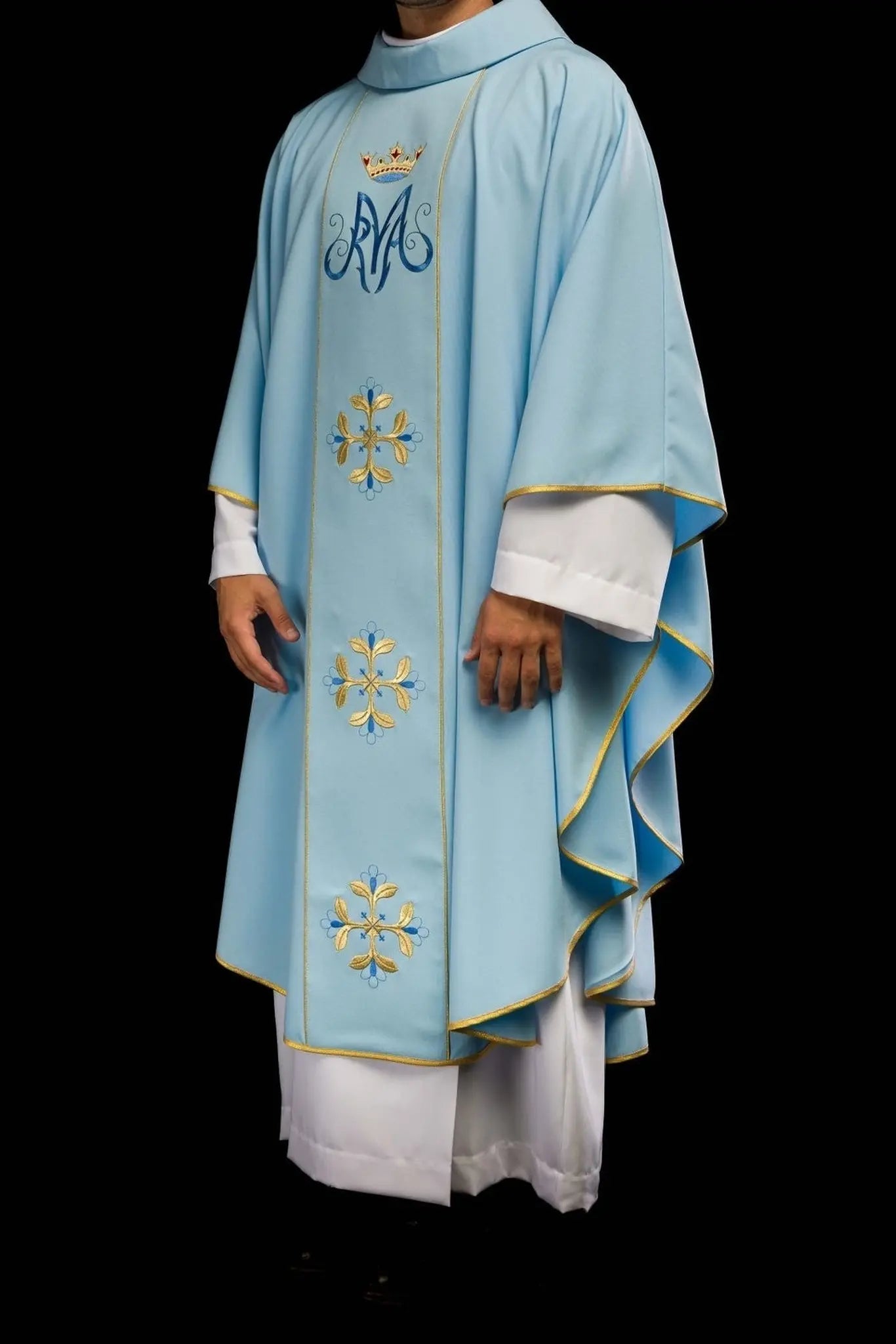 Casulla litúrgica azul mariana con cinturón