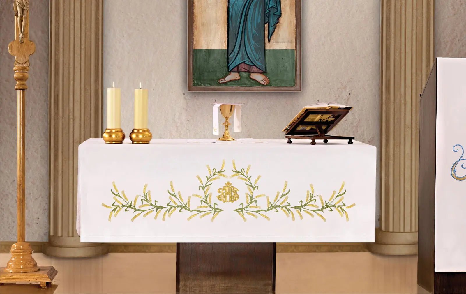 Paño de altar con bordado frontal con motivo de oreja
