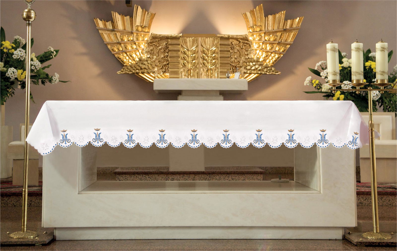 Obrus ołtarzowy z haftem czołowym z motywem maryjnym