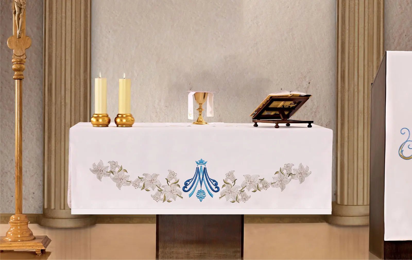 Paño de altar con bordado frontal azul con motivo mariano