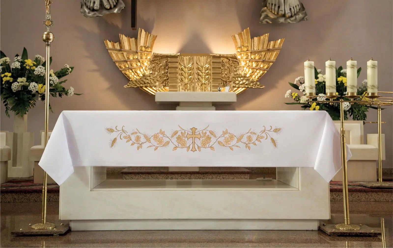 Mantel de altar con bordado frontal dorado Cruz y Púas