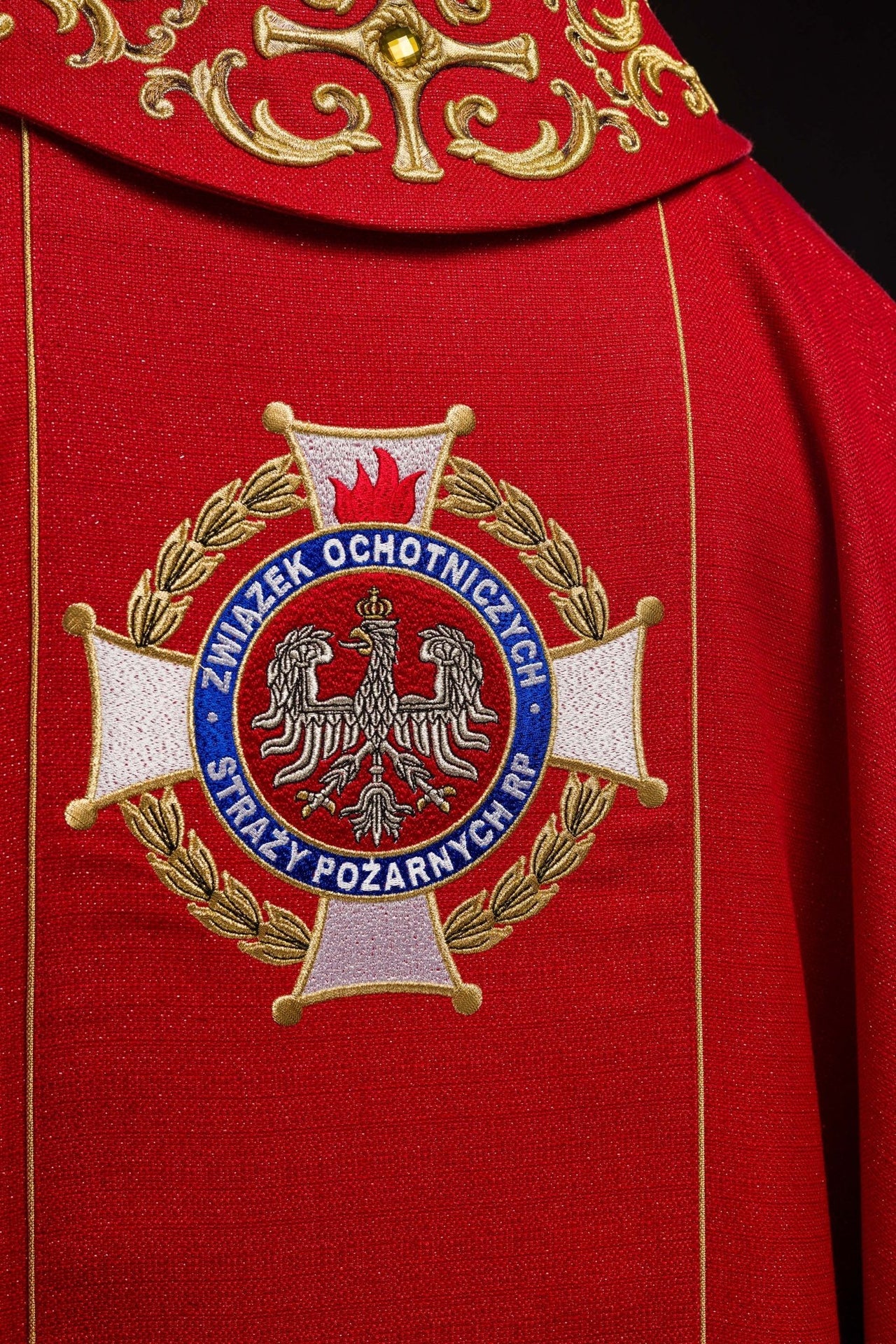 Ornat bogato haftowany z wizerunkiem Świętego Floriana