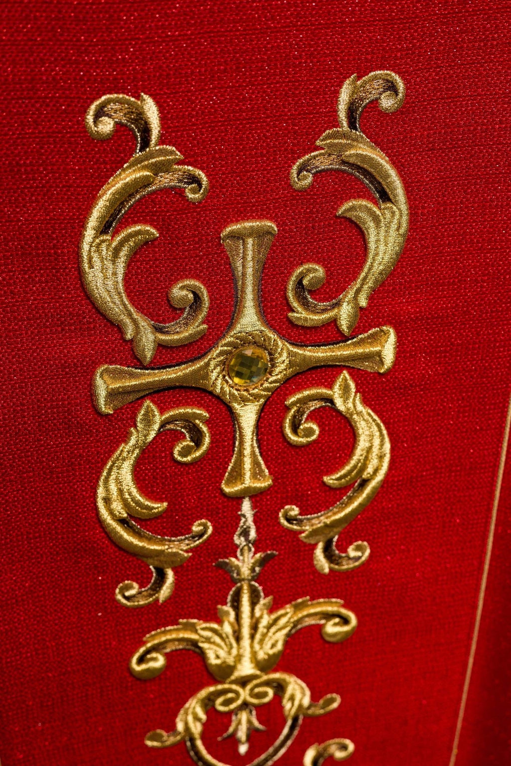 Ornat bogato haftowany z wizerunkiem Świętego Floriana