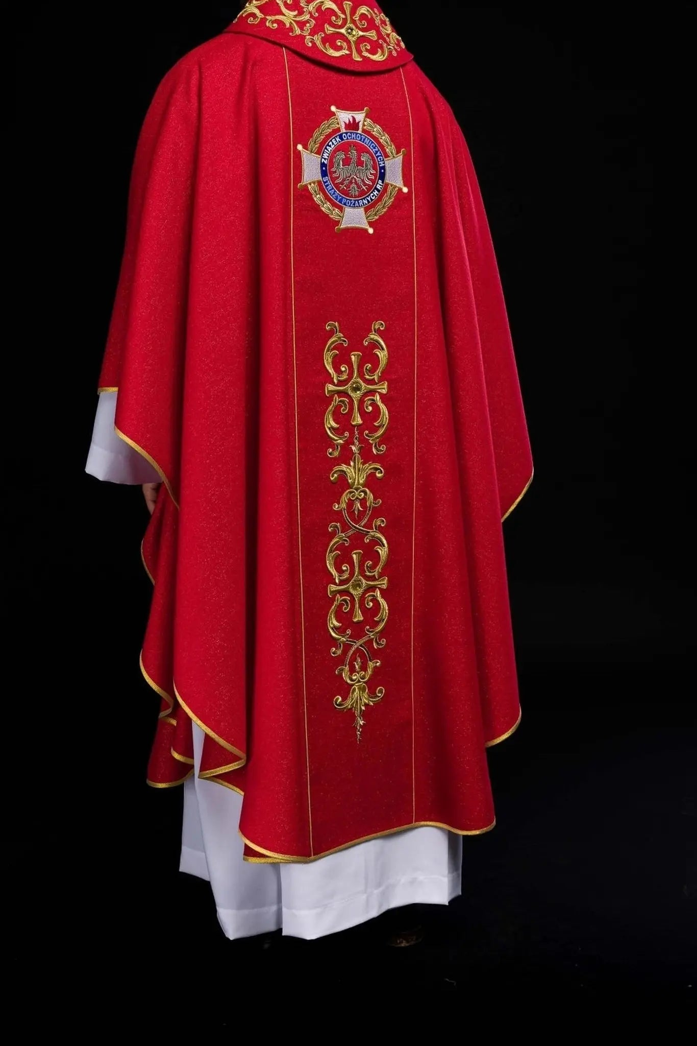 Casulla ricamente bordada con San Florián