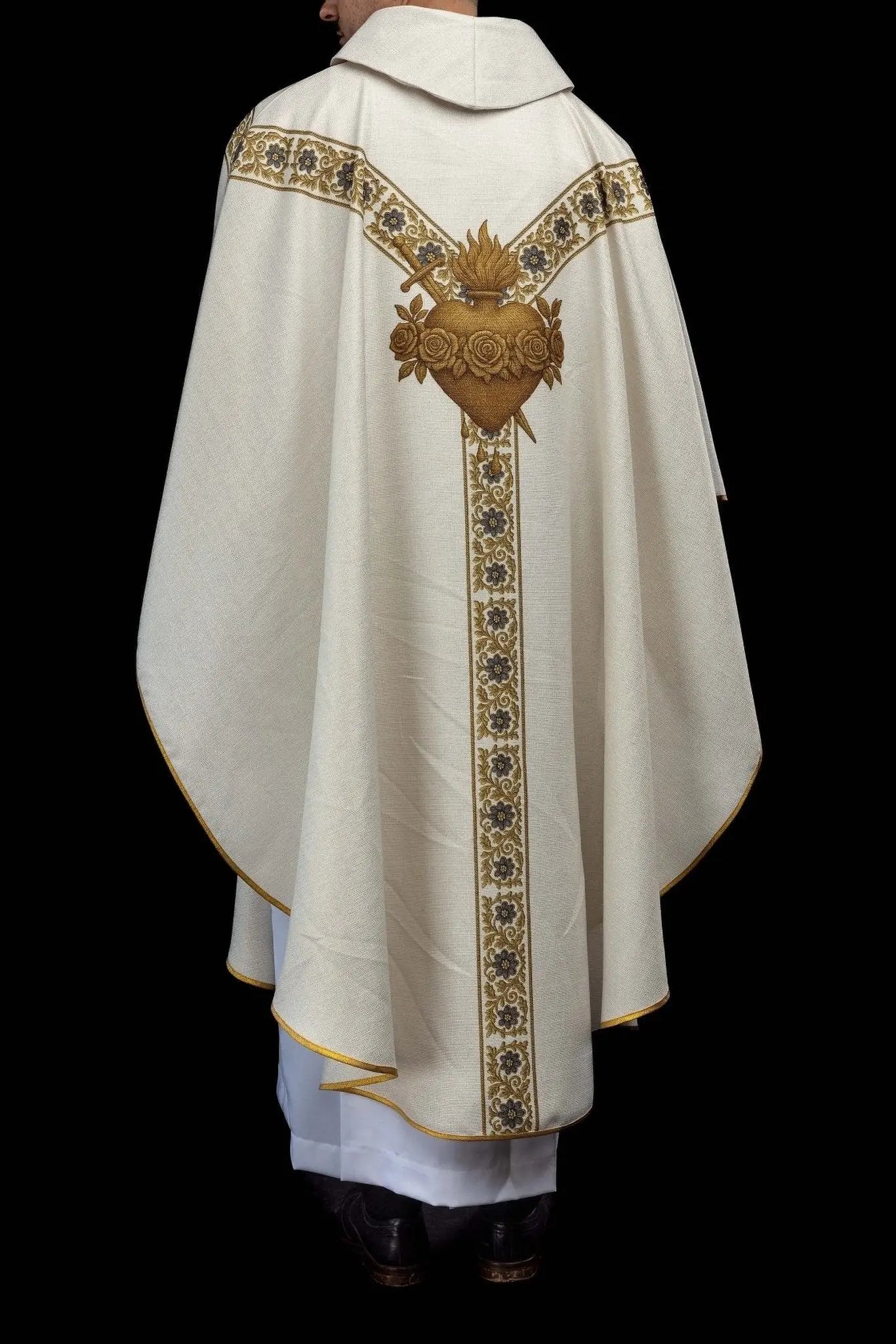 Ecru printed chasuble with an image of Our Lady of Fatima