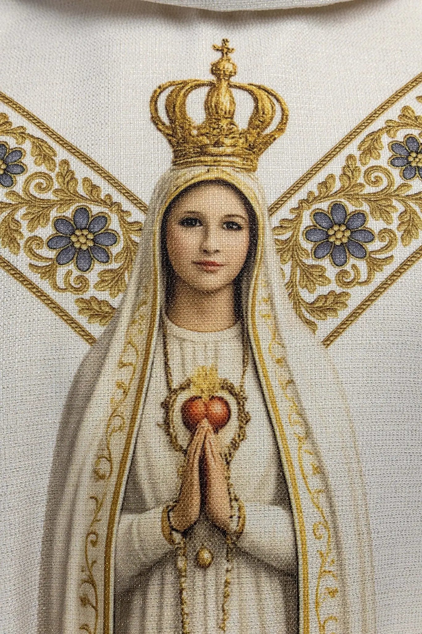 Ecru printed chasuble with an image of Our Lady of Fatima