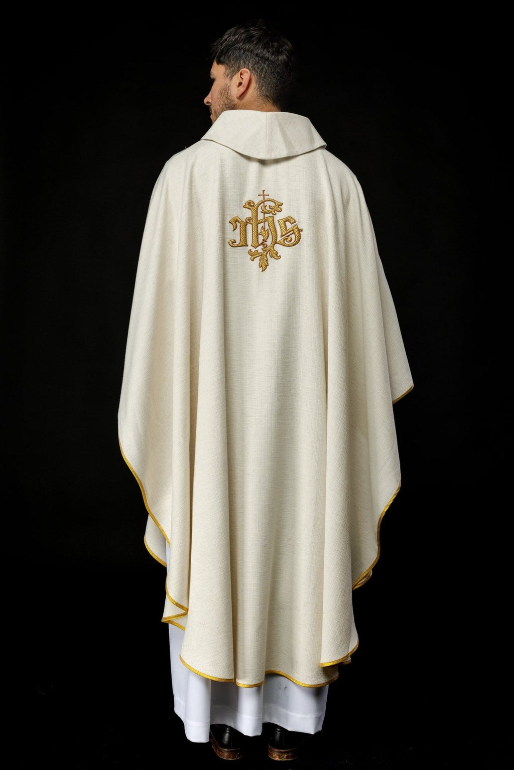 Ornat ecru z wizerunkiem Jezusa Dobrego Pasterza z Barankiem