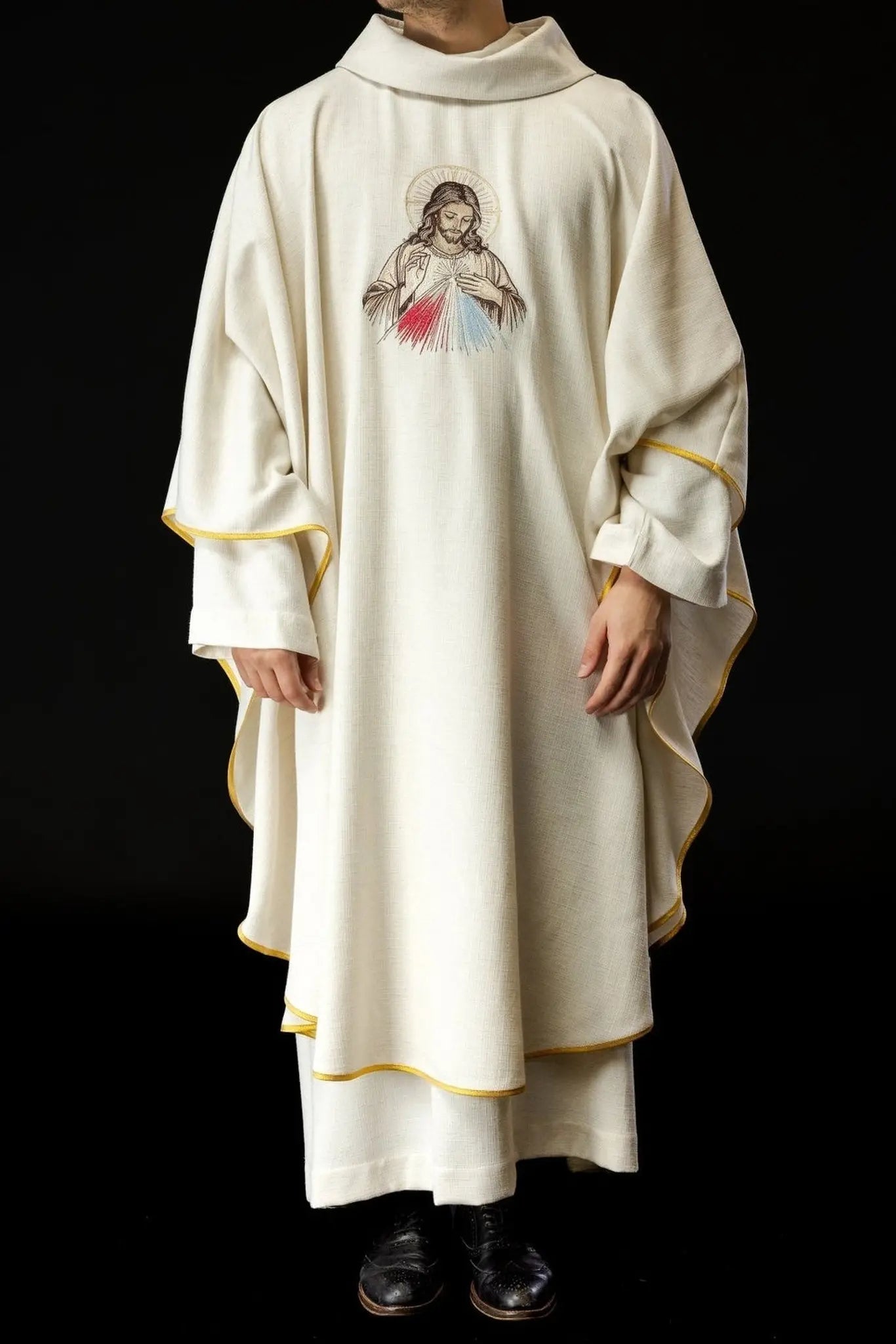 Casulla color crudo con imagen del Jesús Misericordioso
