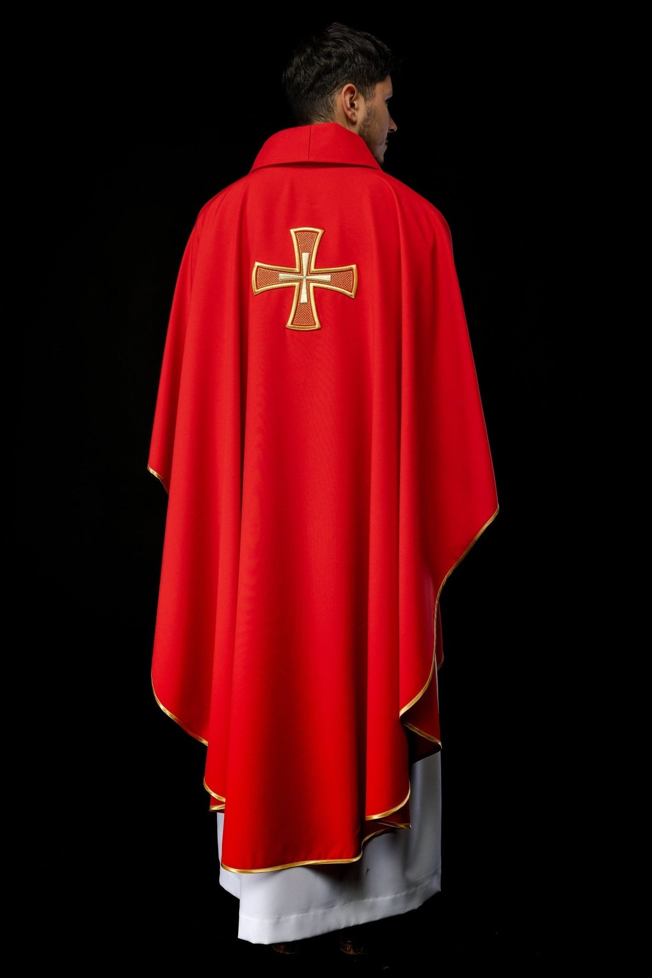 Ornat haftowany IHS Czerwony z Motywem Krzyża