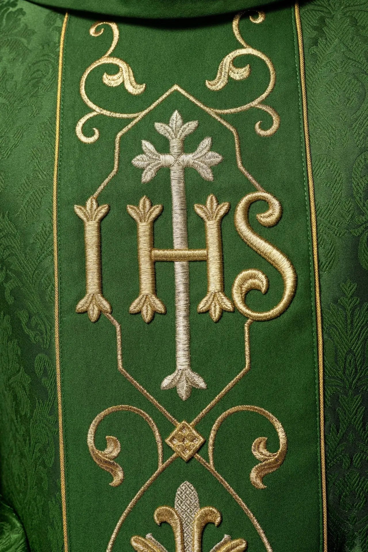 Casulla bordada IHS Verde Tela decorativa