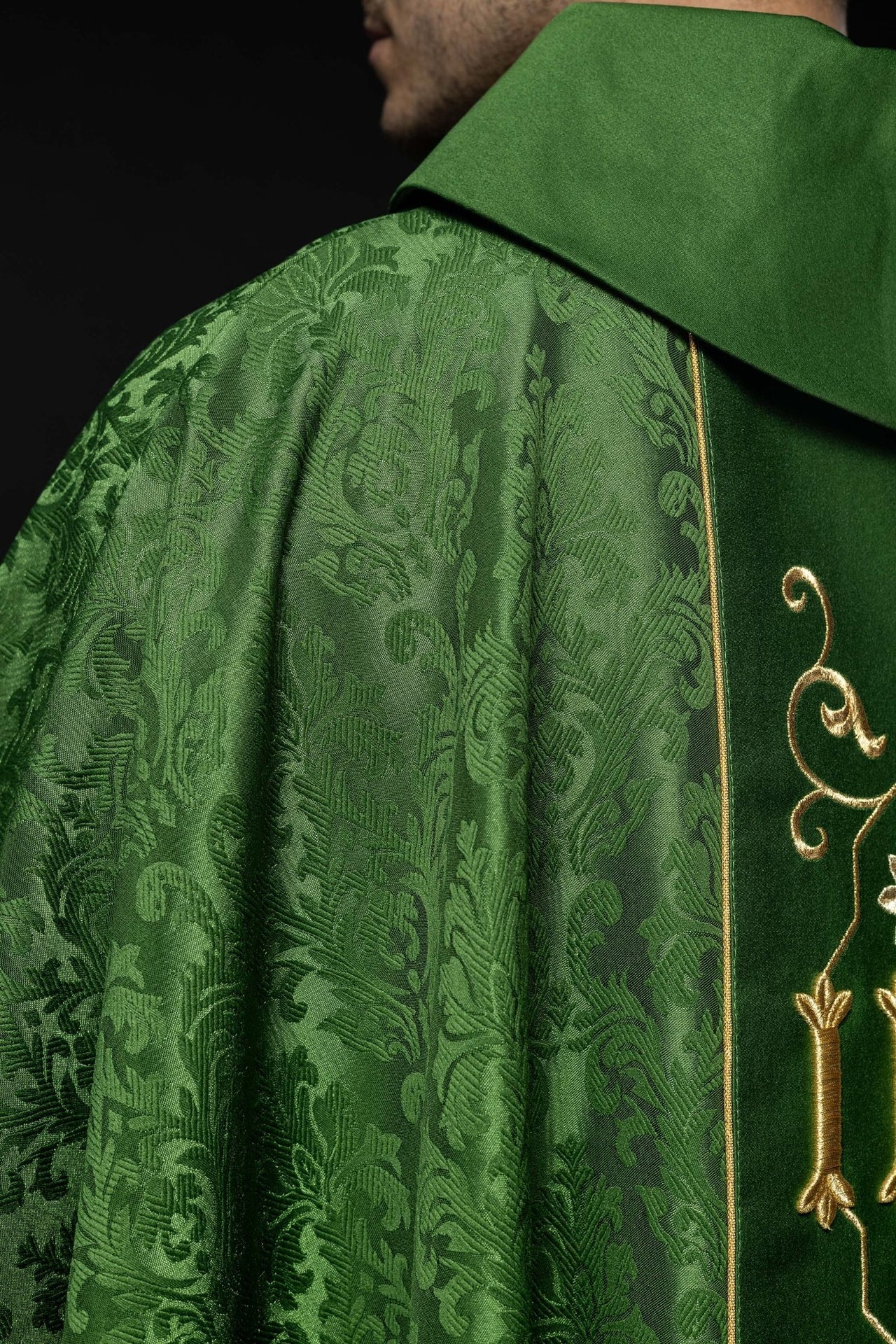 Ornat haftowany IHS Zielony Ozdobna Tkanina