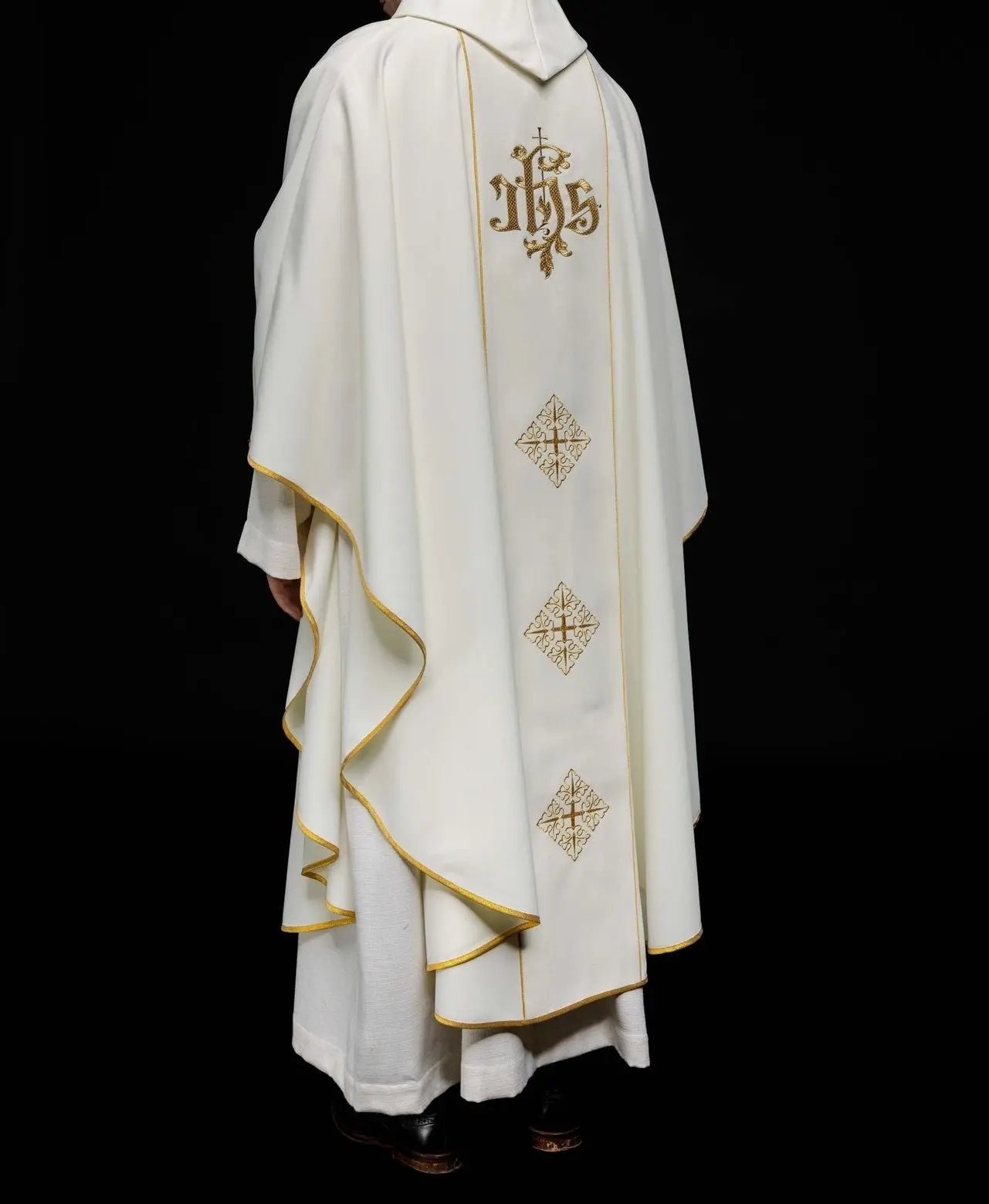 Casulla bordada de Jesús Misericordioso y IHS ecru