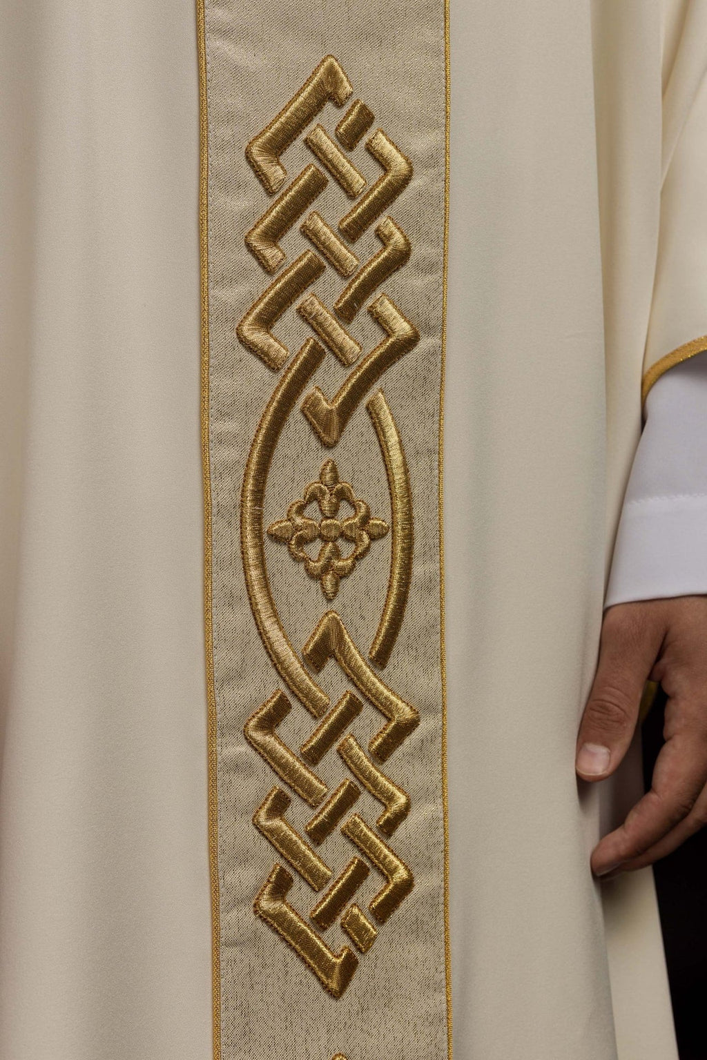 Ornat haftowany Krzyż ecru