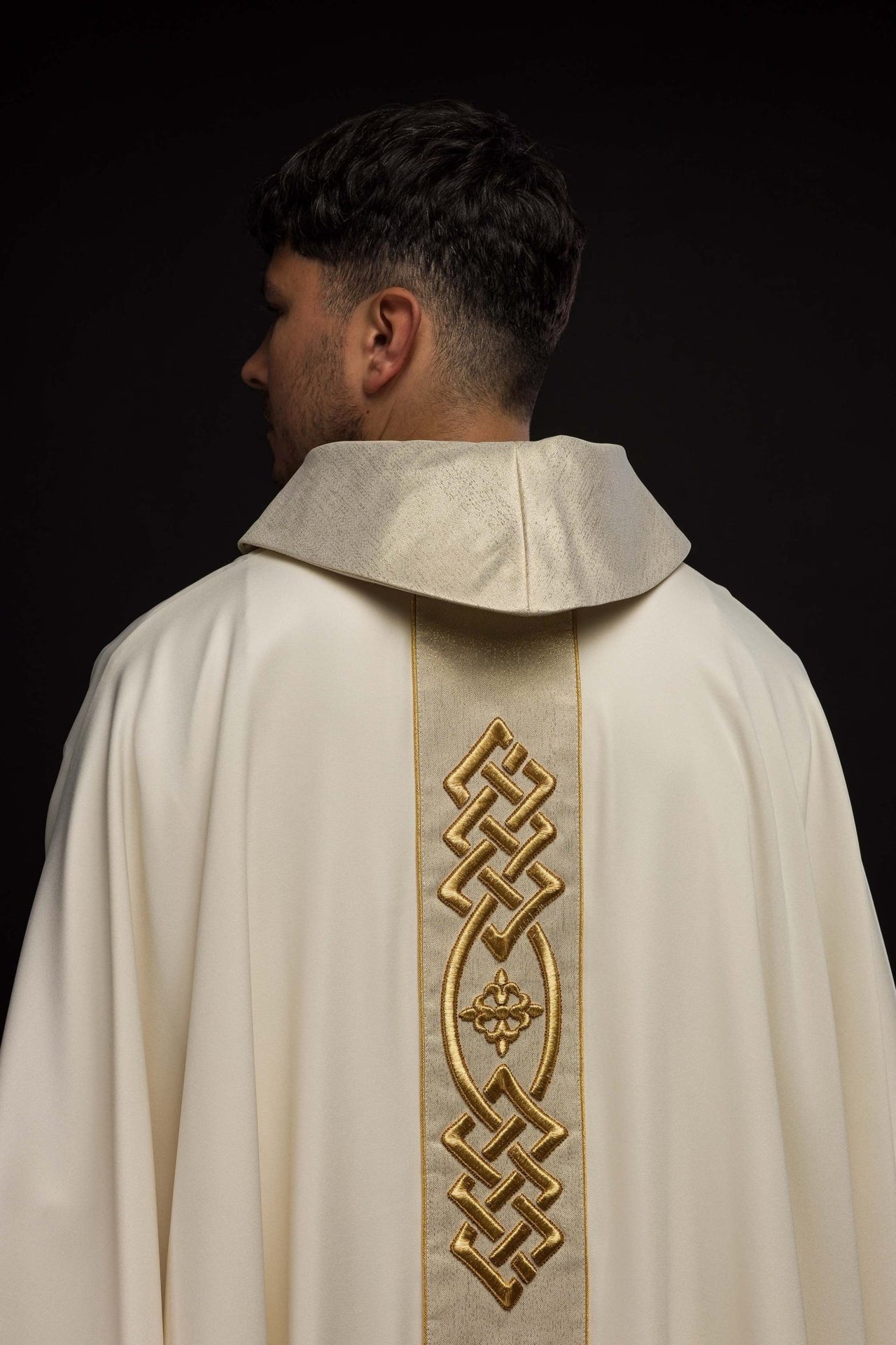 Ornat haftowany Krzyż ecru