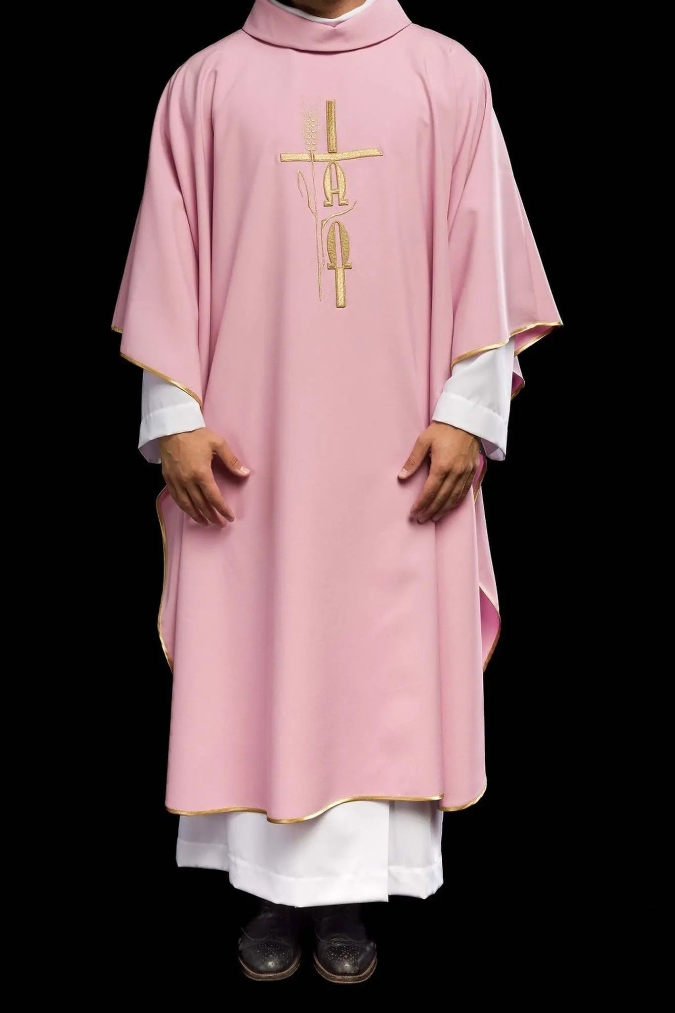 Casulla bordada Cruz e IHS Rosa