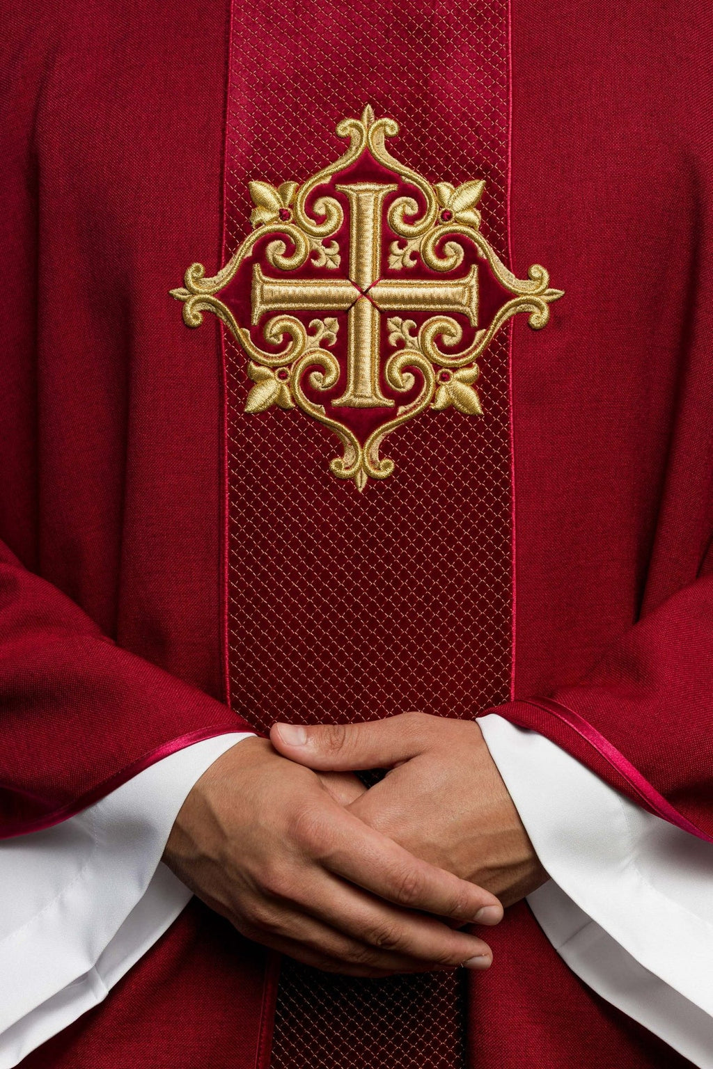 Ornat haftowany na aksamicie z symbolem Krzyż Czerwony