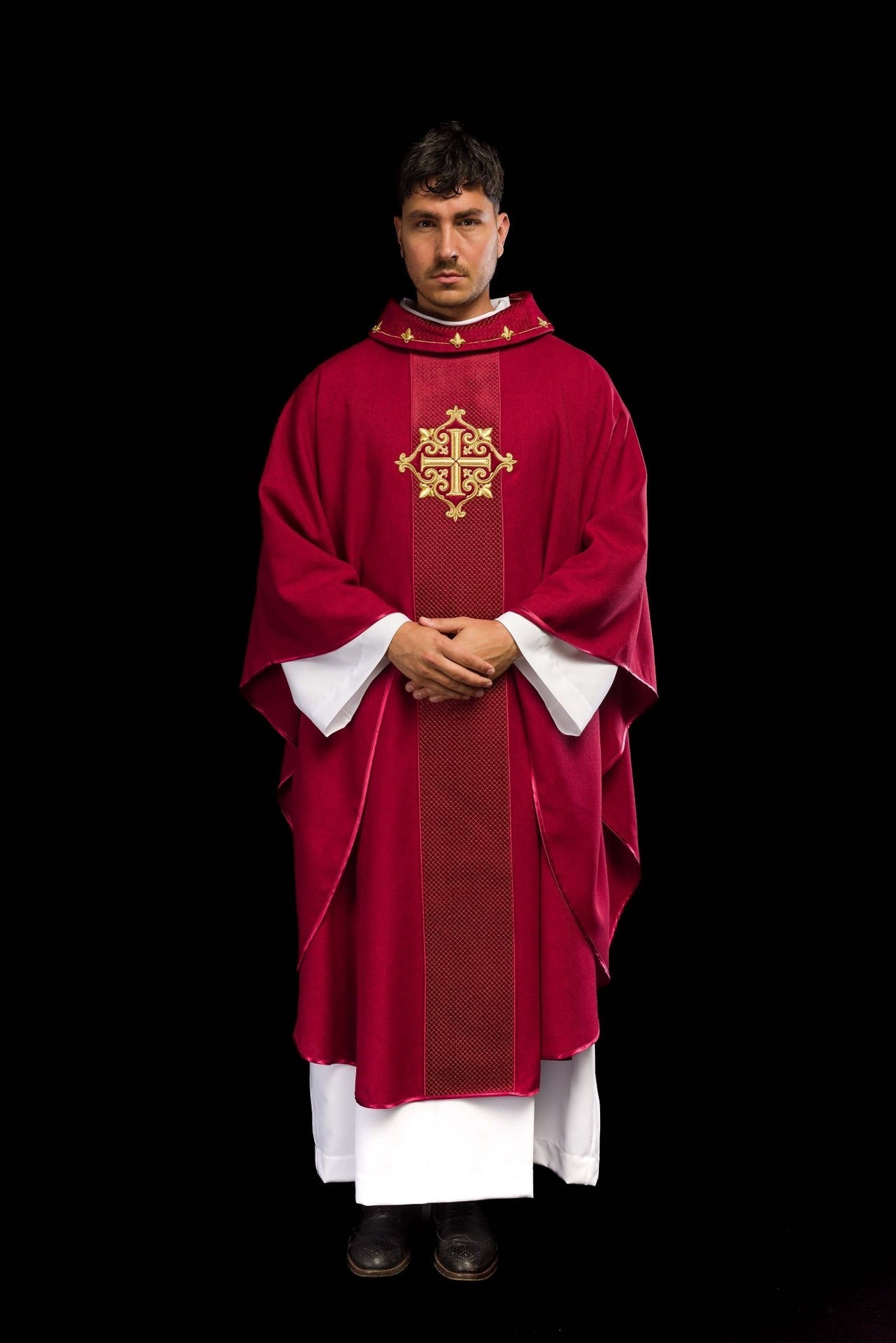 Ornat haftowany na aksamicie z symbolem Krzyż Czerwony