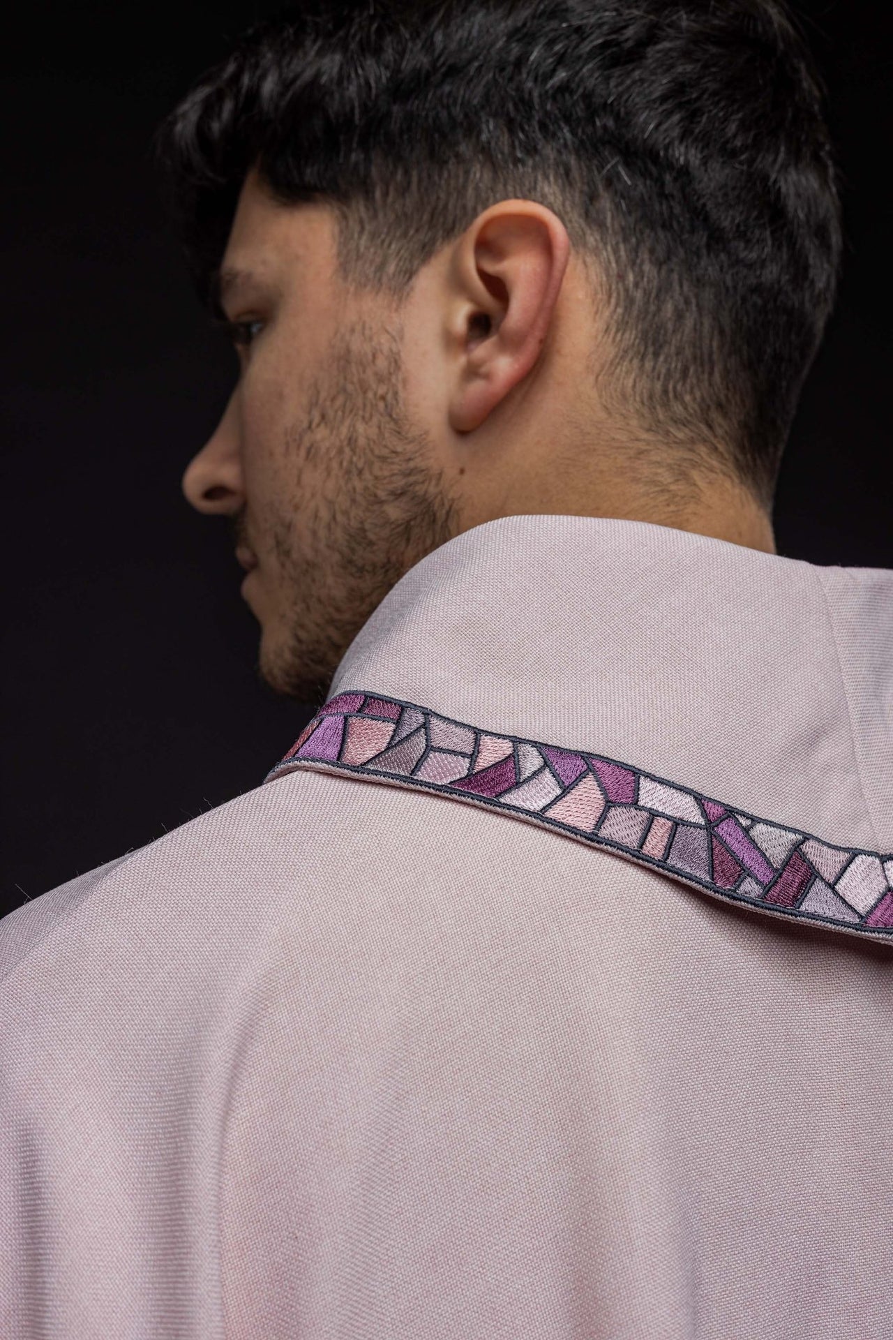 Ornat haftowany Różowy z krzyżem Mozaika