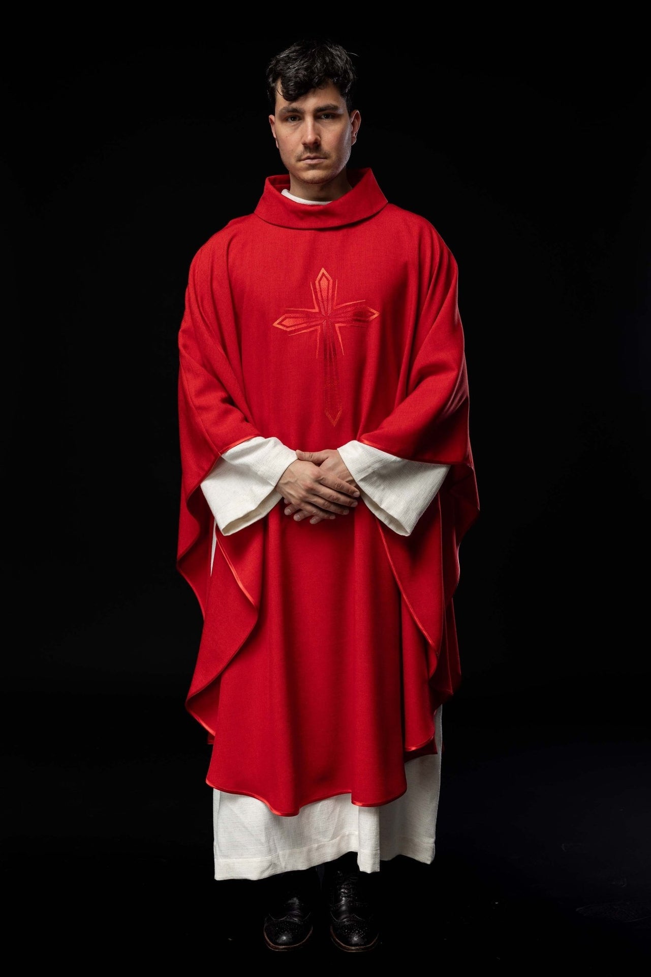 Ornat haftowany w kolorze czerwonym