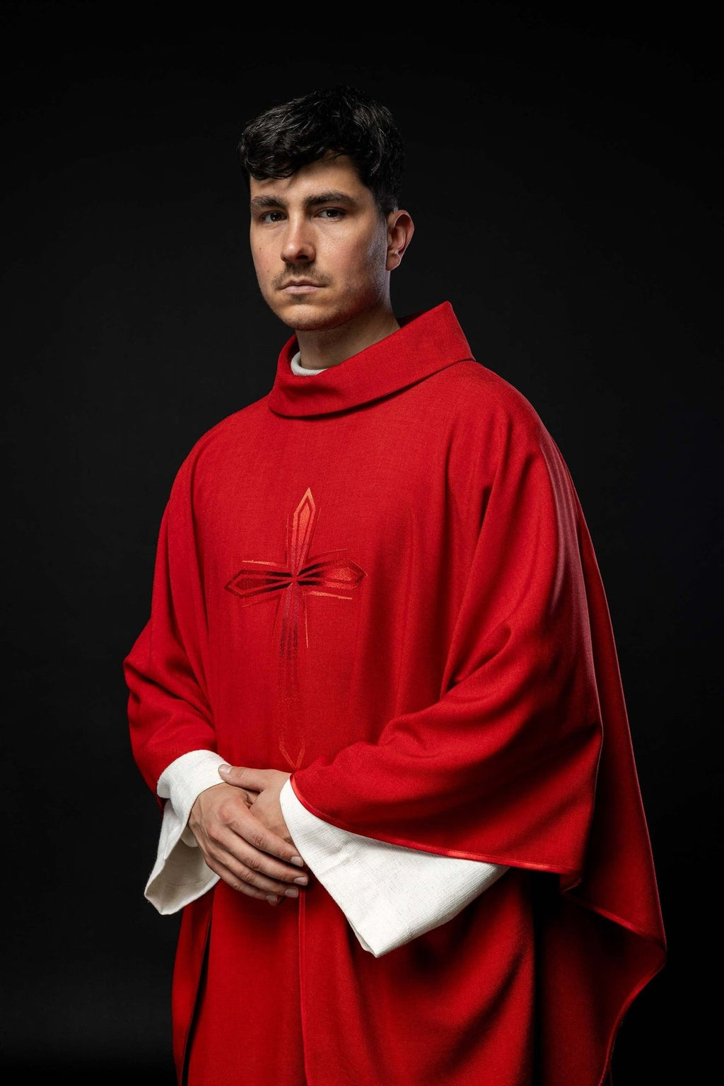 Ornat haftowany w kolorze czerwonym