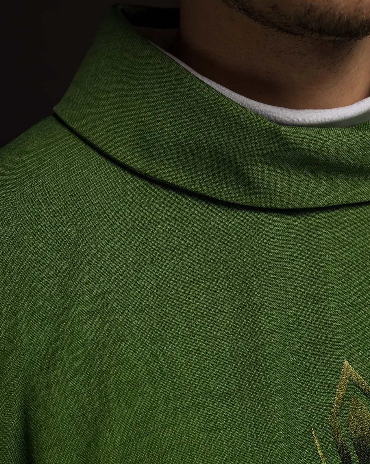 Casulla bordada en verde