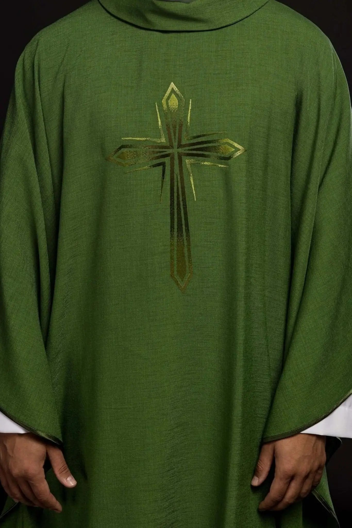 Casulla bordada en verde