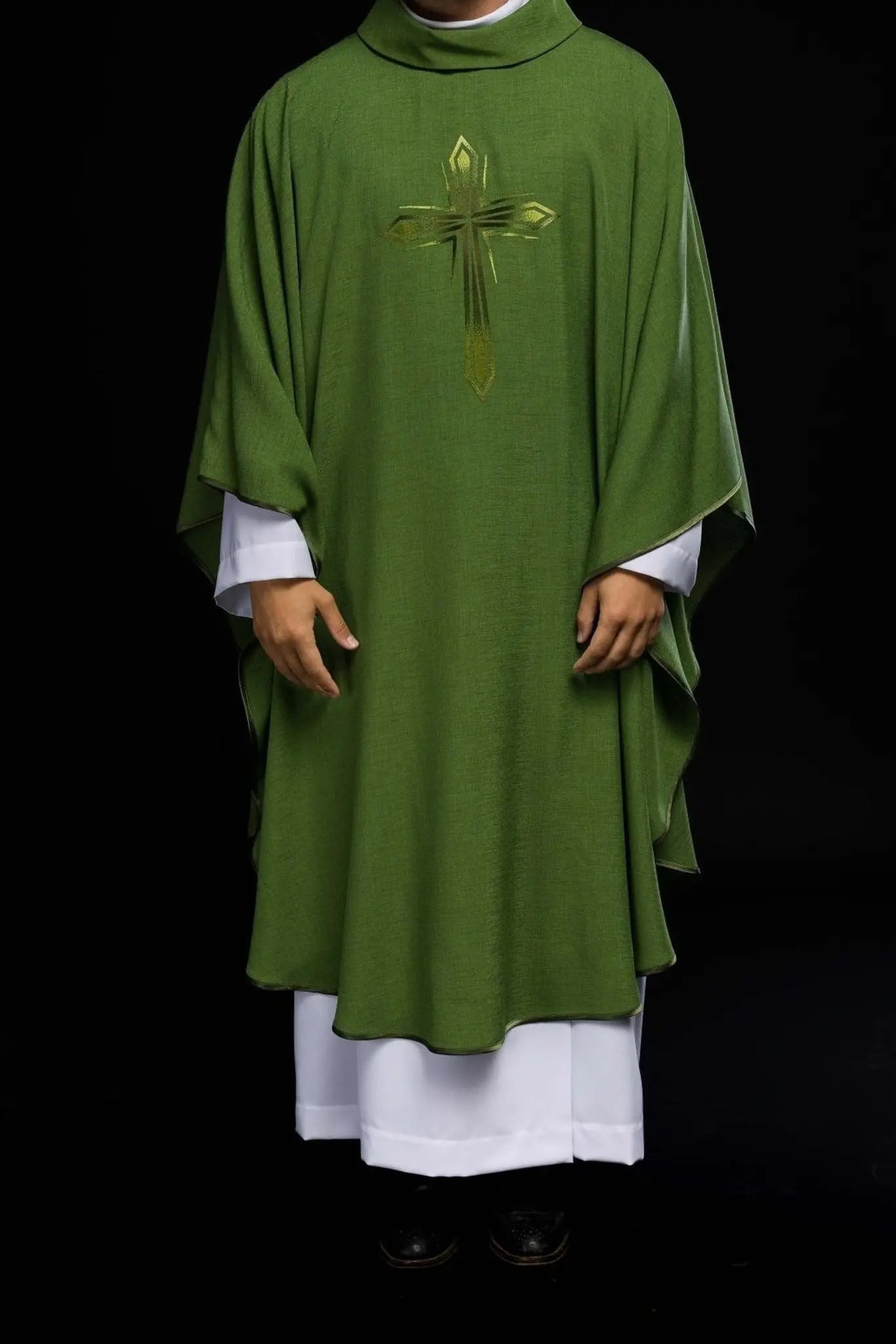 Casulla bordada en verde