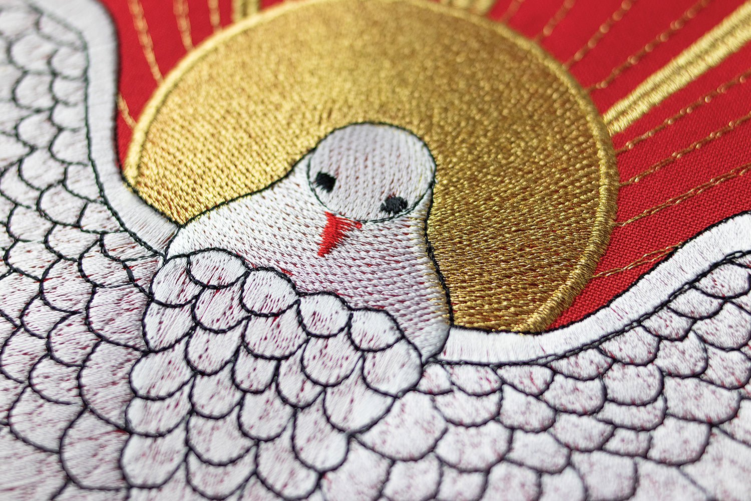 Ornat haftowany z Duchem Świętym w kolorze czerwonym