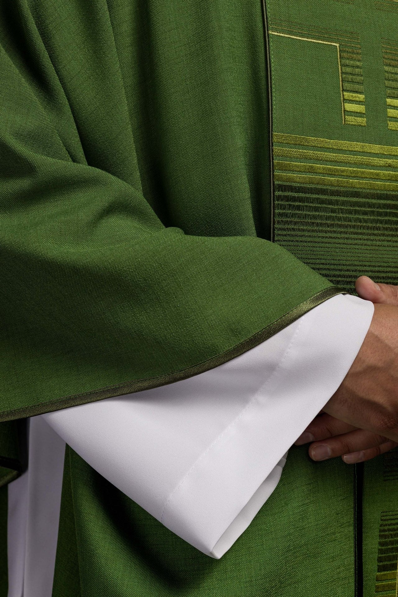 Ornat haftowany z Krzyżami w kolorze zielonym