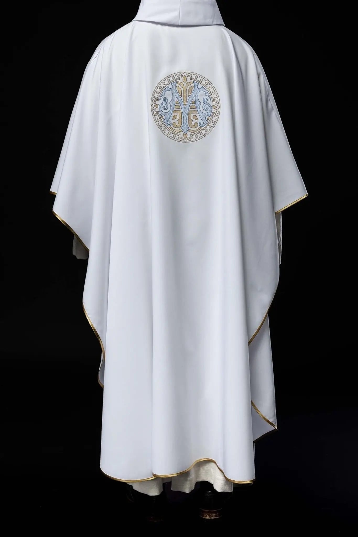 Casulla Mariana Bordada – Blanca