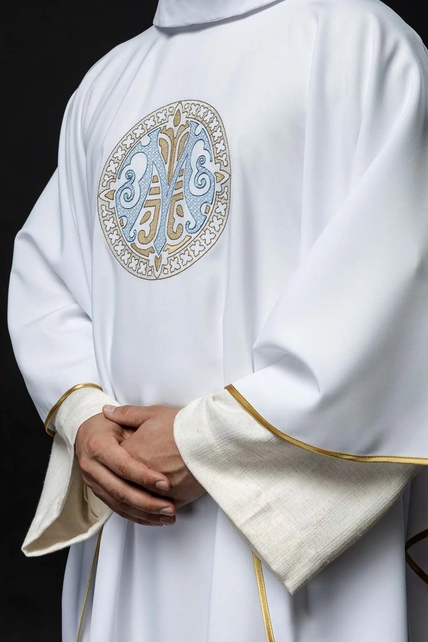 Casulla Mariana Bordada – Blanca