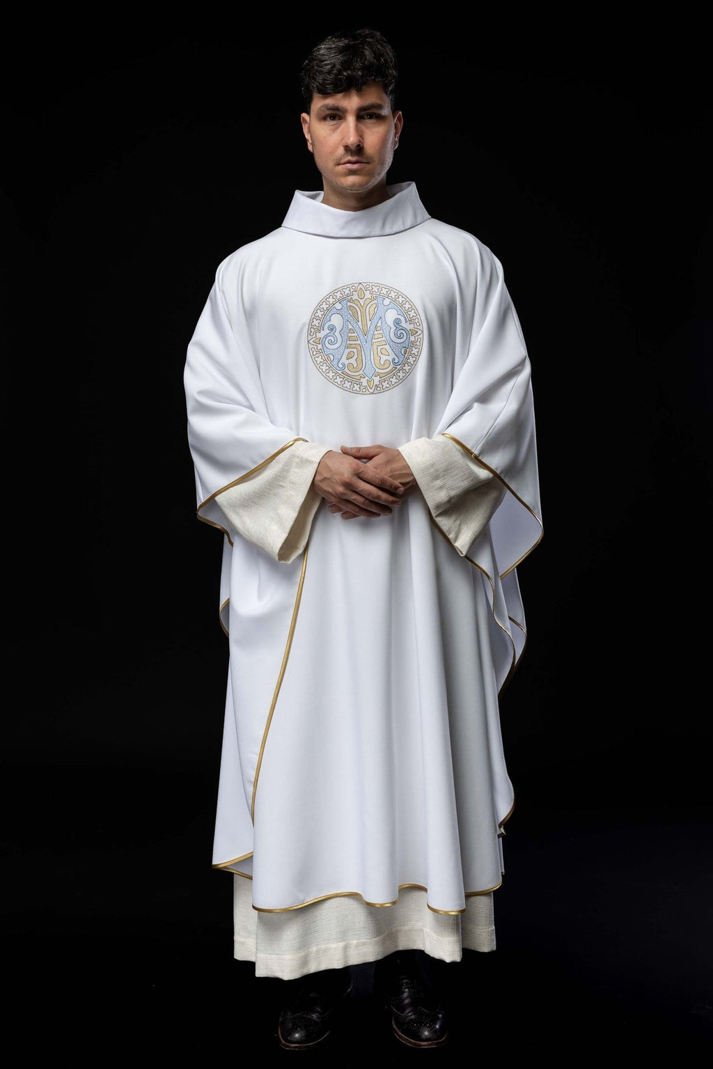 Ornat haftowany z motywem Maryjnym biały