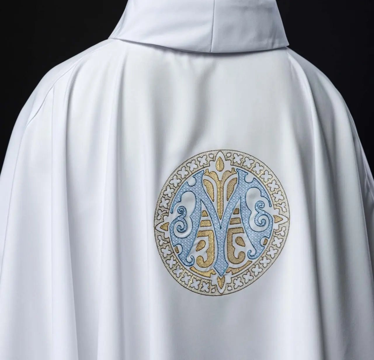 Casulla Mariana Bordada – Blanca