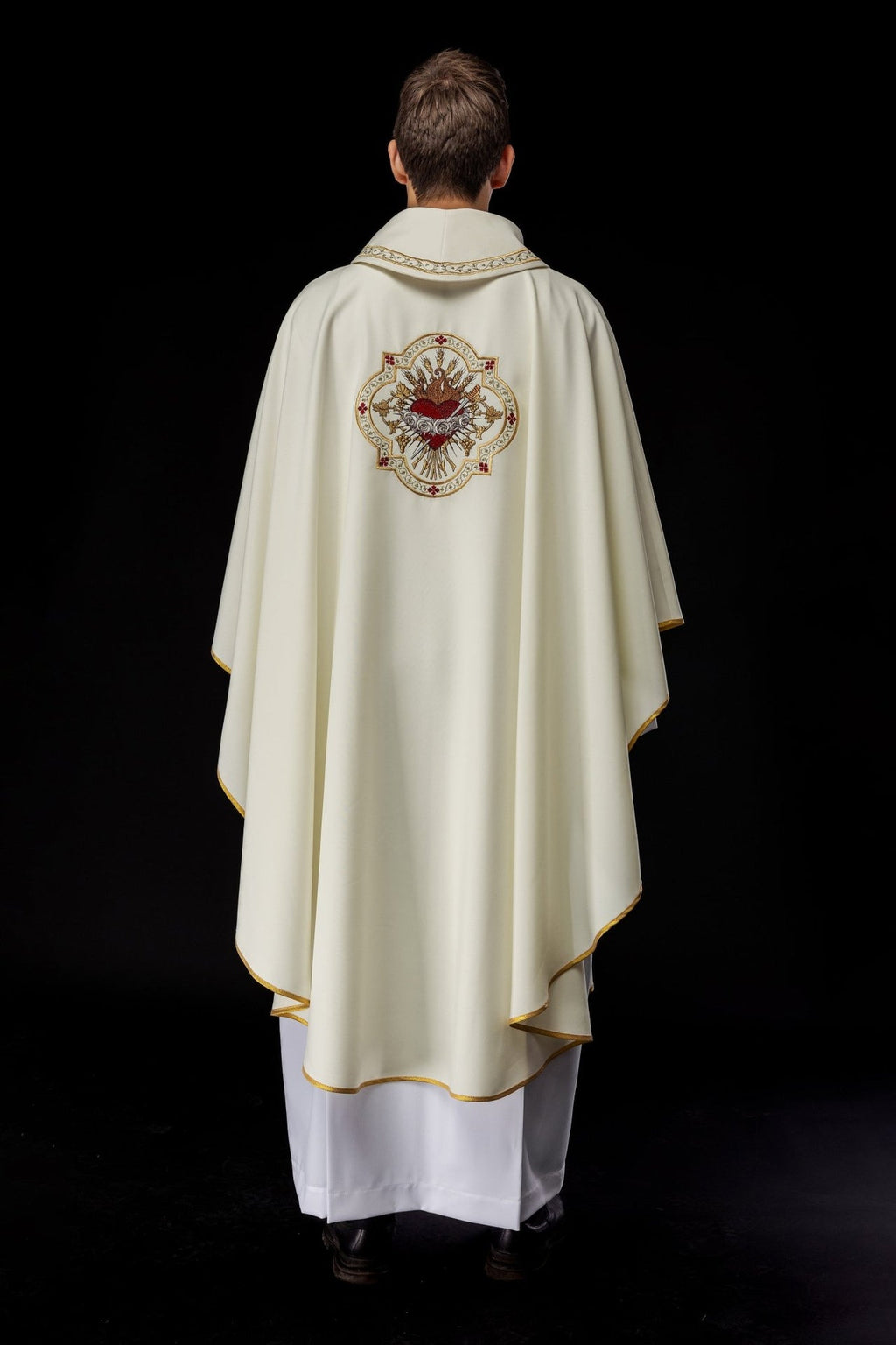 Ornat haftowany z motywem Serca Maryi