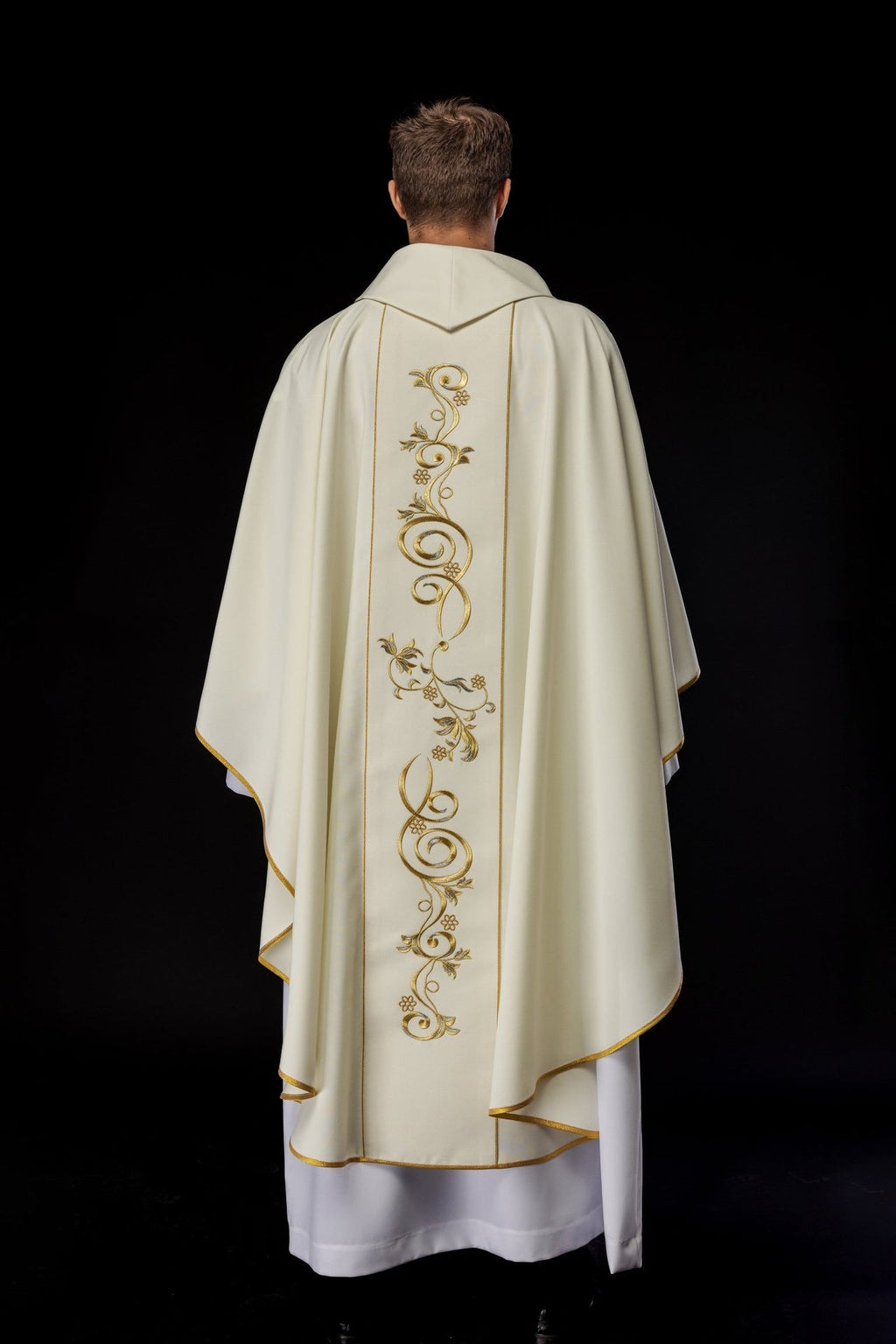 Ornat haftowany z wizerunkiem Matki Boskiej Fatimskiej