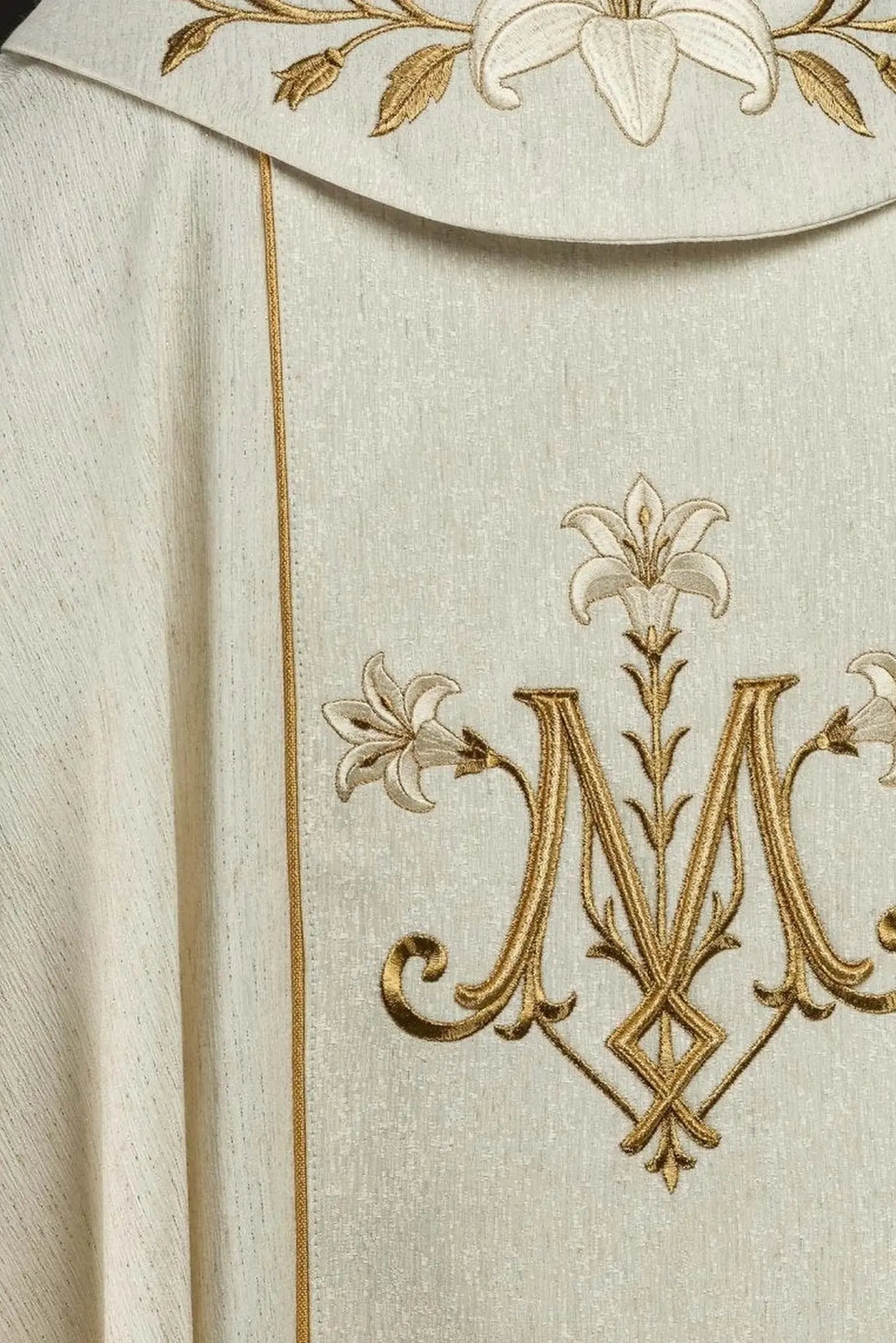 Gold embroidered chasuble with Our Lady of Lichen image