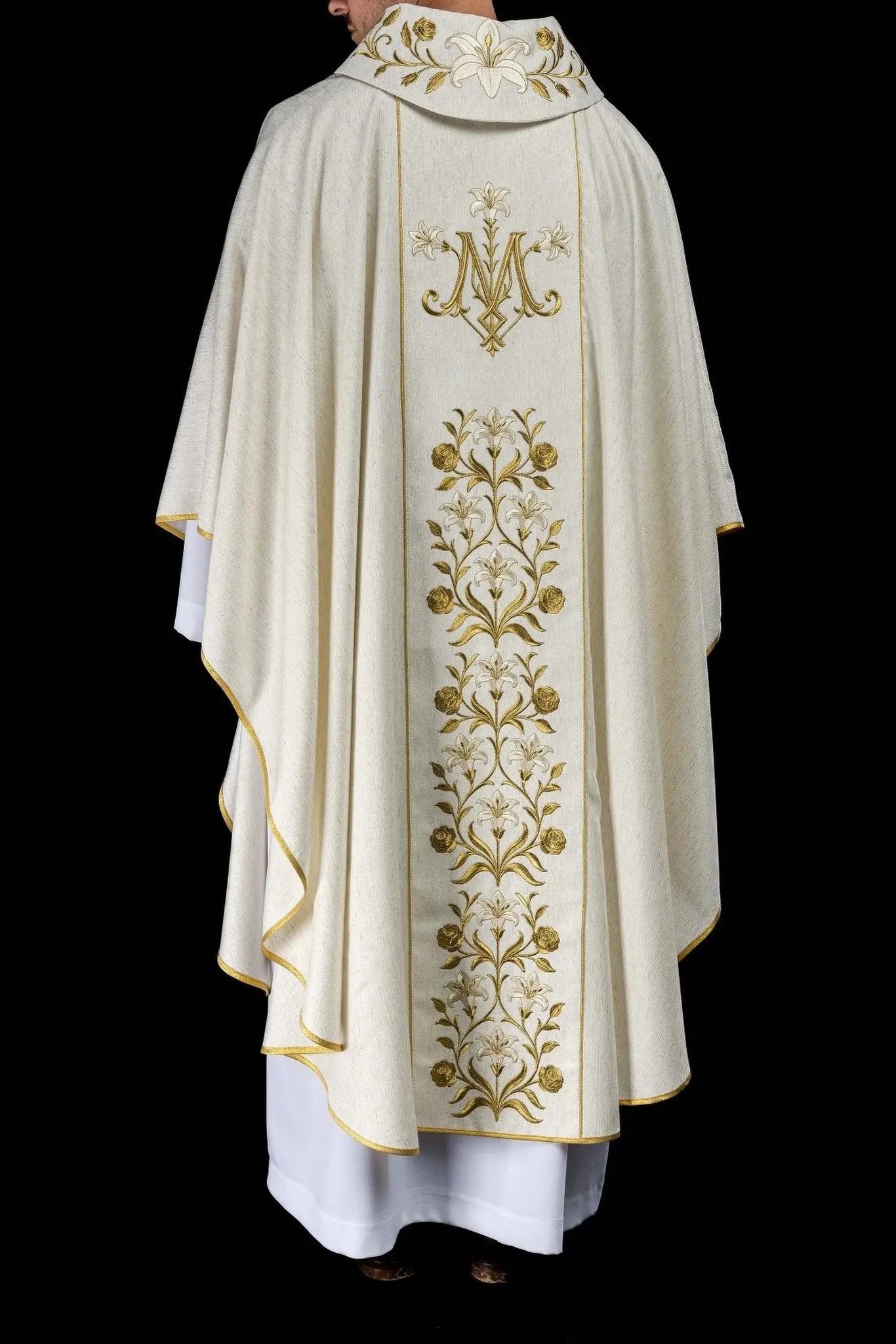 Gold embroidered chasuble with Our Lady of Lichen image
