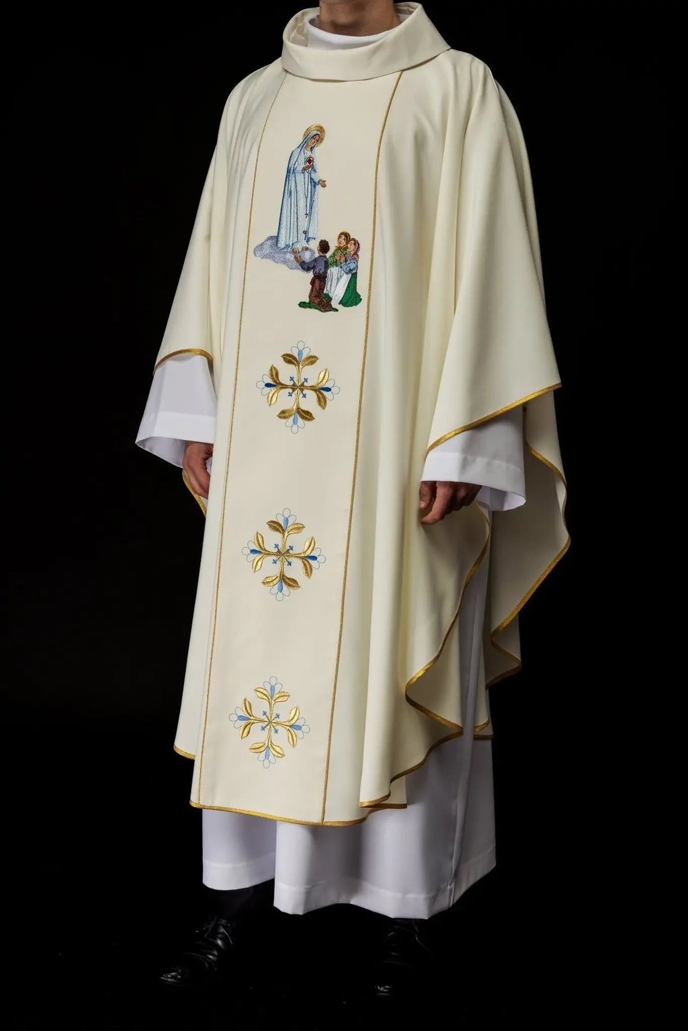 Embroidered chasuble with the image of Our Lady of Fatima