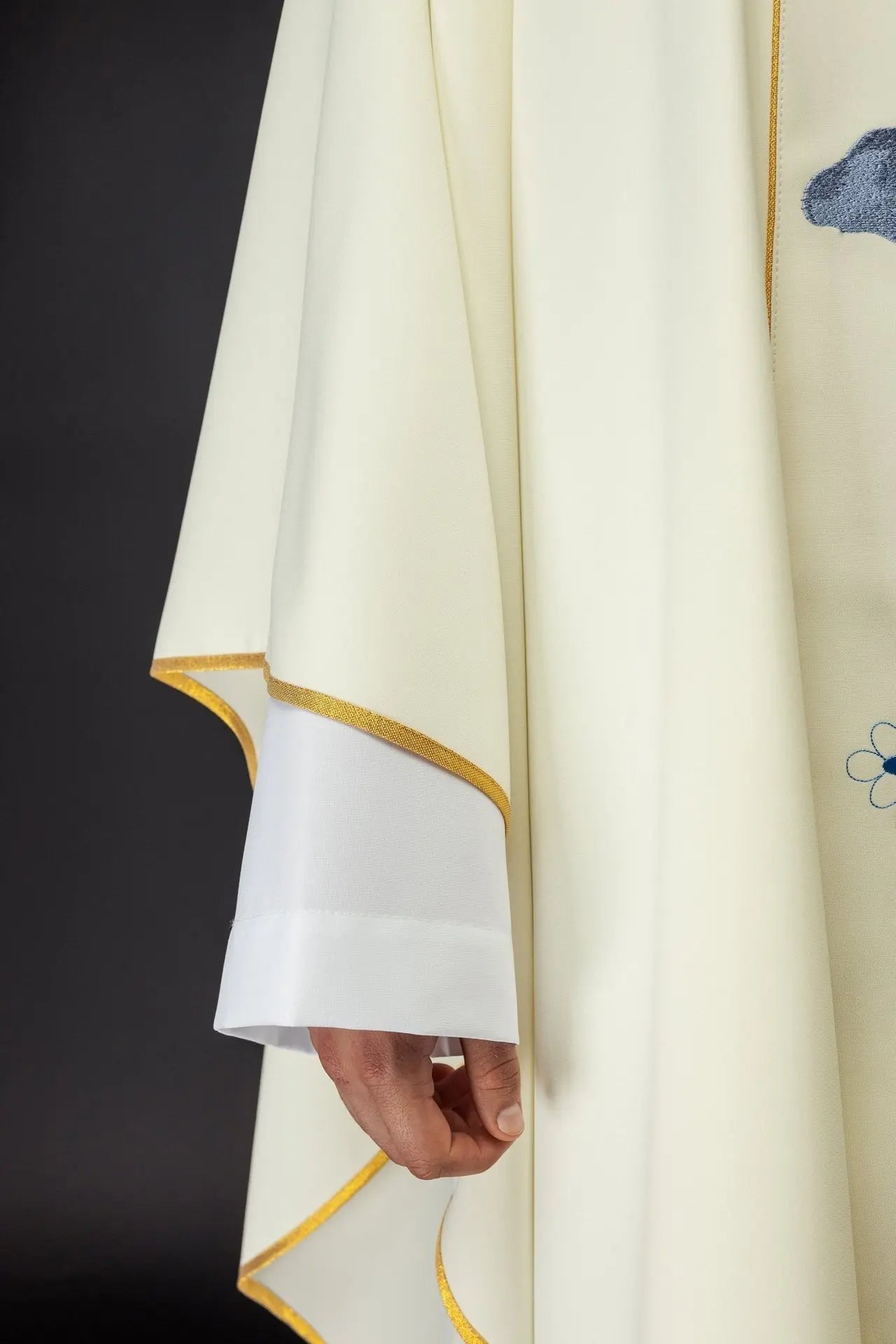 Embroidered chasuble with the image of Our Lady of Fatima
