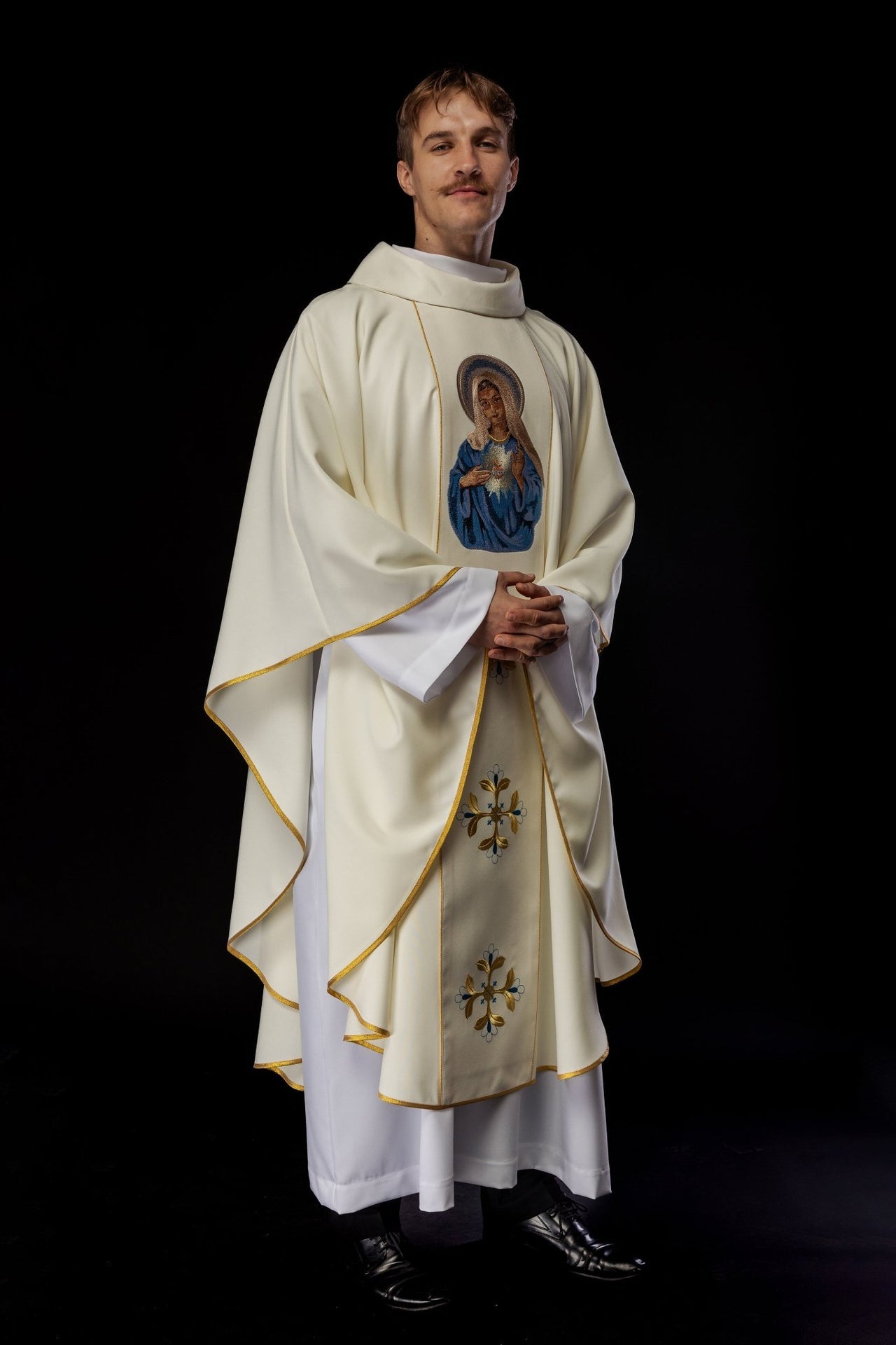 Ornat haftowany z wizerunkiem Serca Maryi