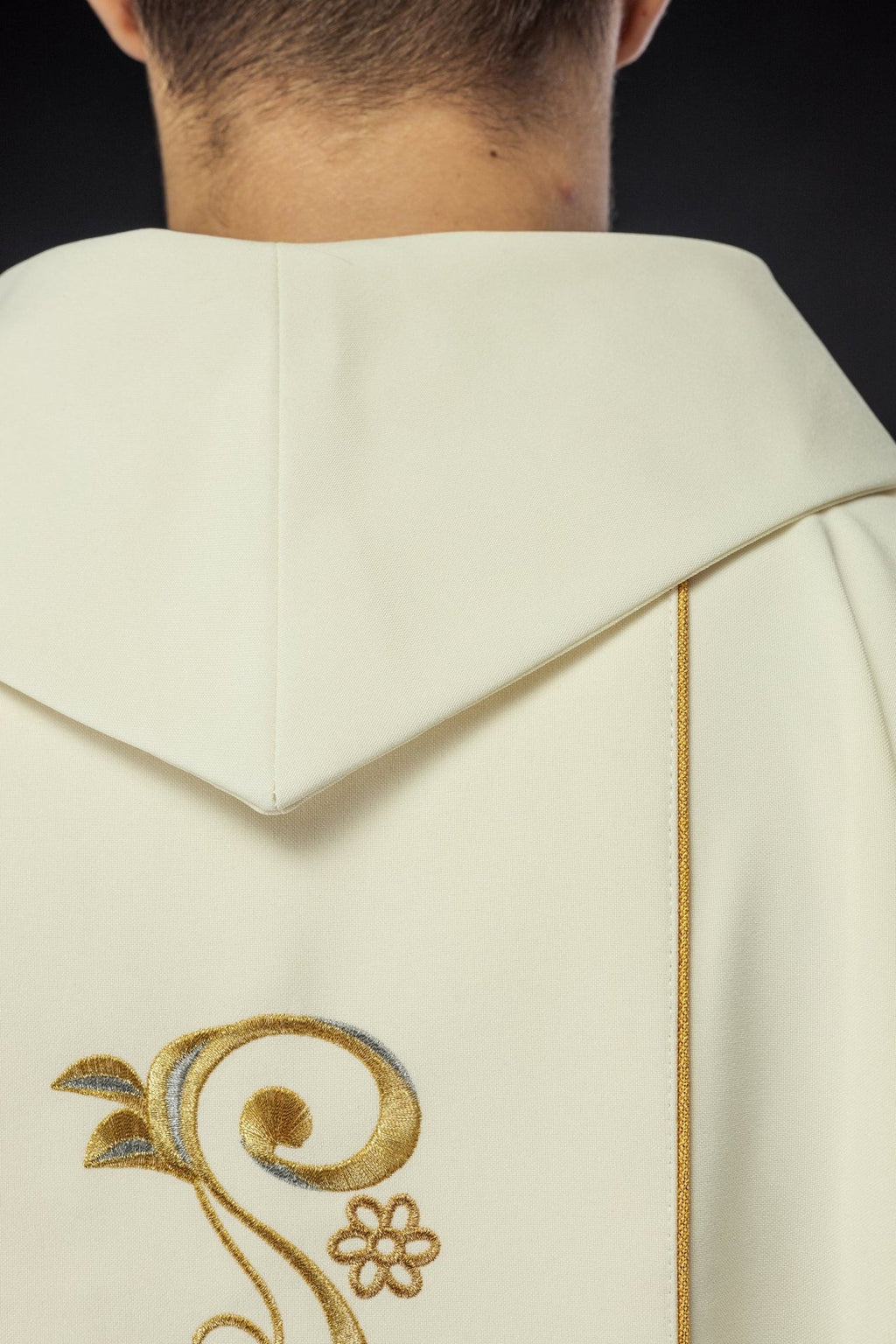 Ornat haftowany z wizerunkiem Serca Maryi