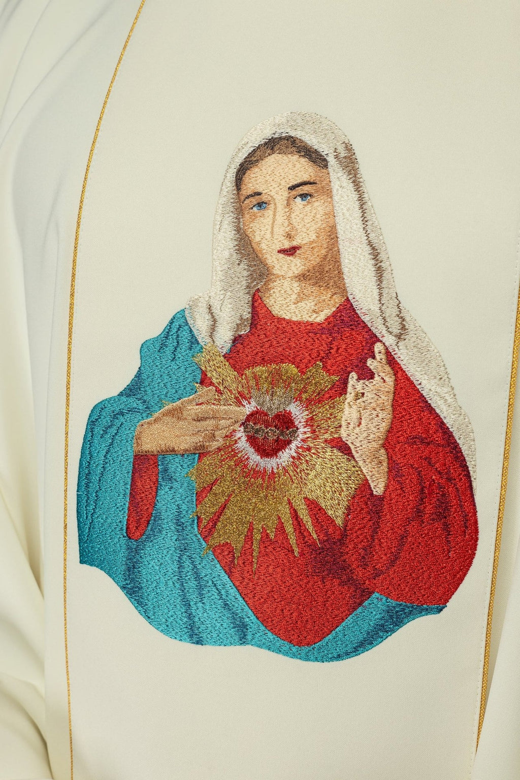 Ornat haftowany z wizerunkiem Serca Maryi